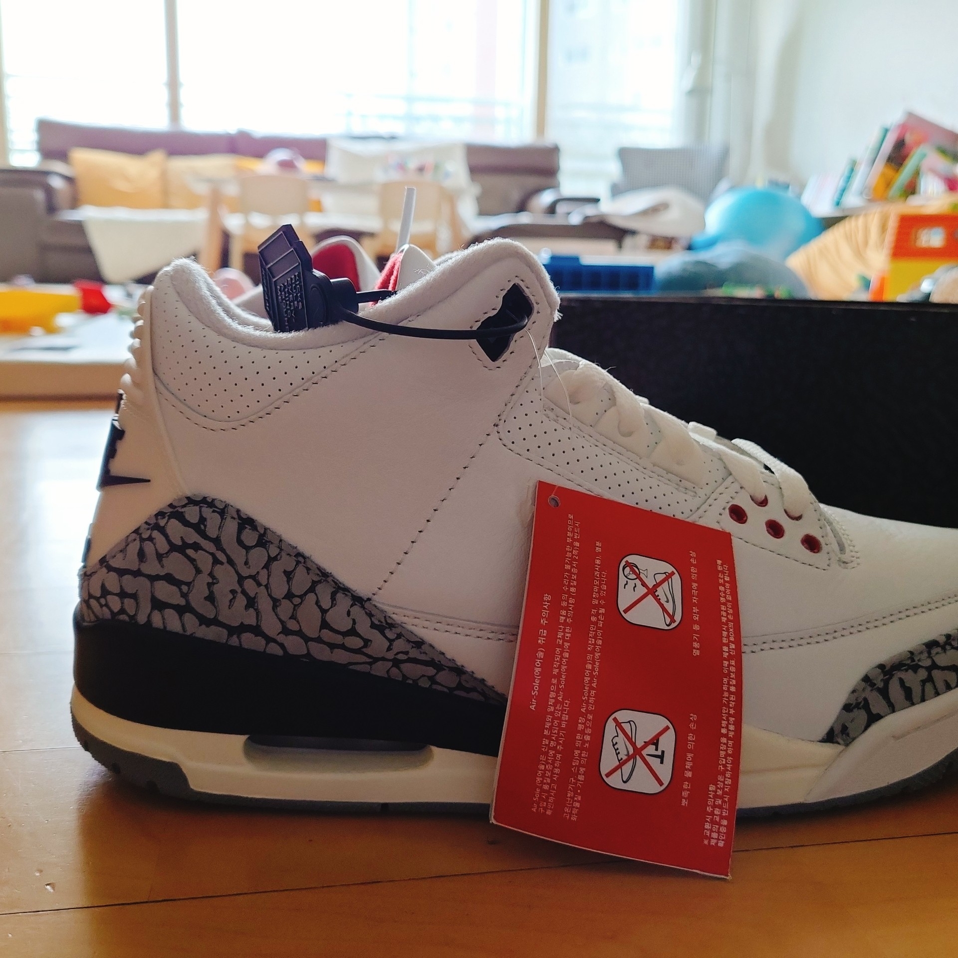 Jordan 3 Retro White Cement Reimagined 착용 스타일 - 4