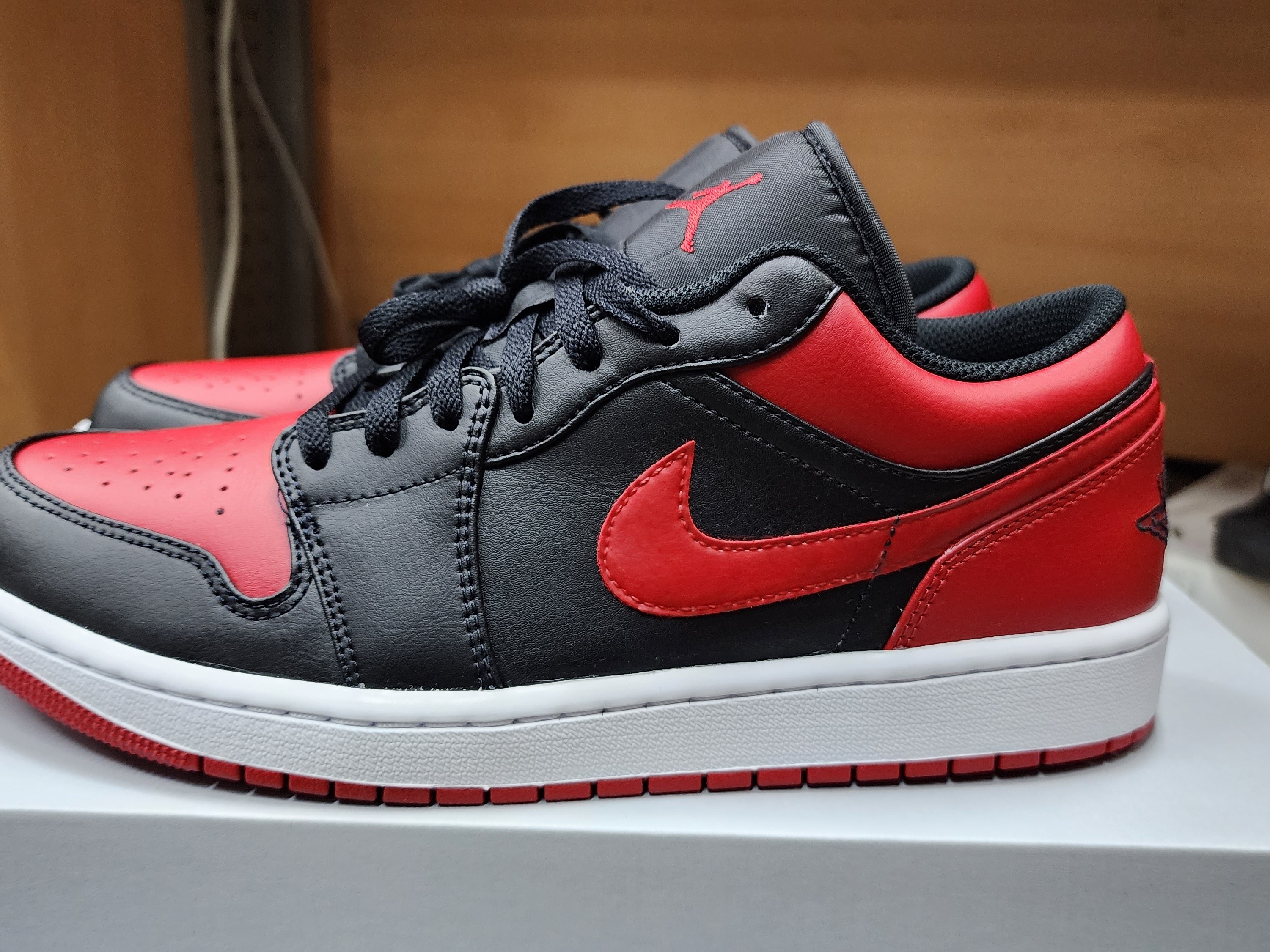 Jordan 1 Low Alternate Bred Toe, Jordan 1 Mid Bred Banned 2020 착용 스타일 - 2