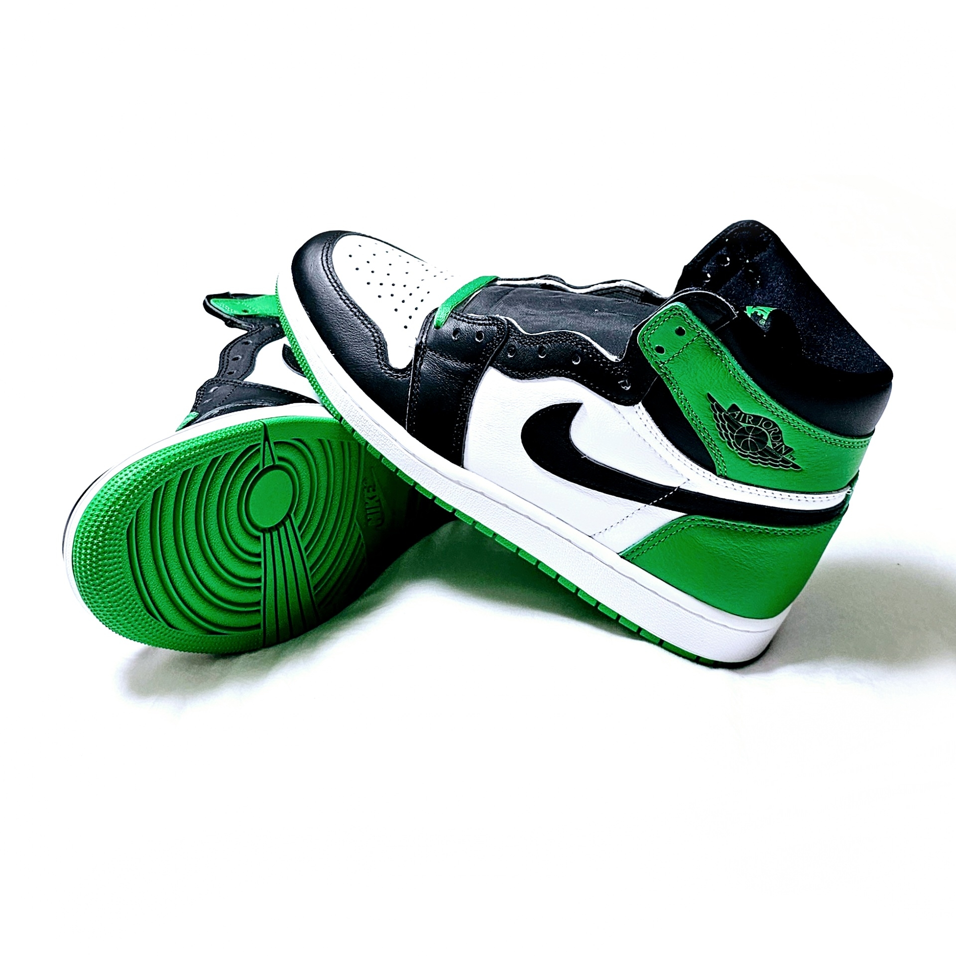 Jordan 1 Retro High OG Black and Lucky Green 착용 스타일 - 3