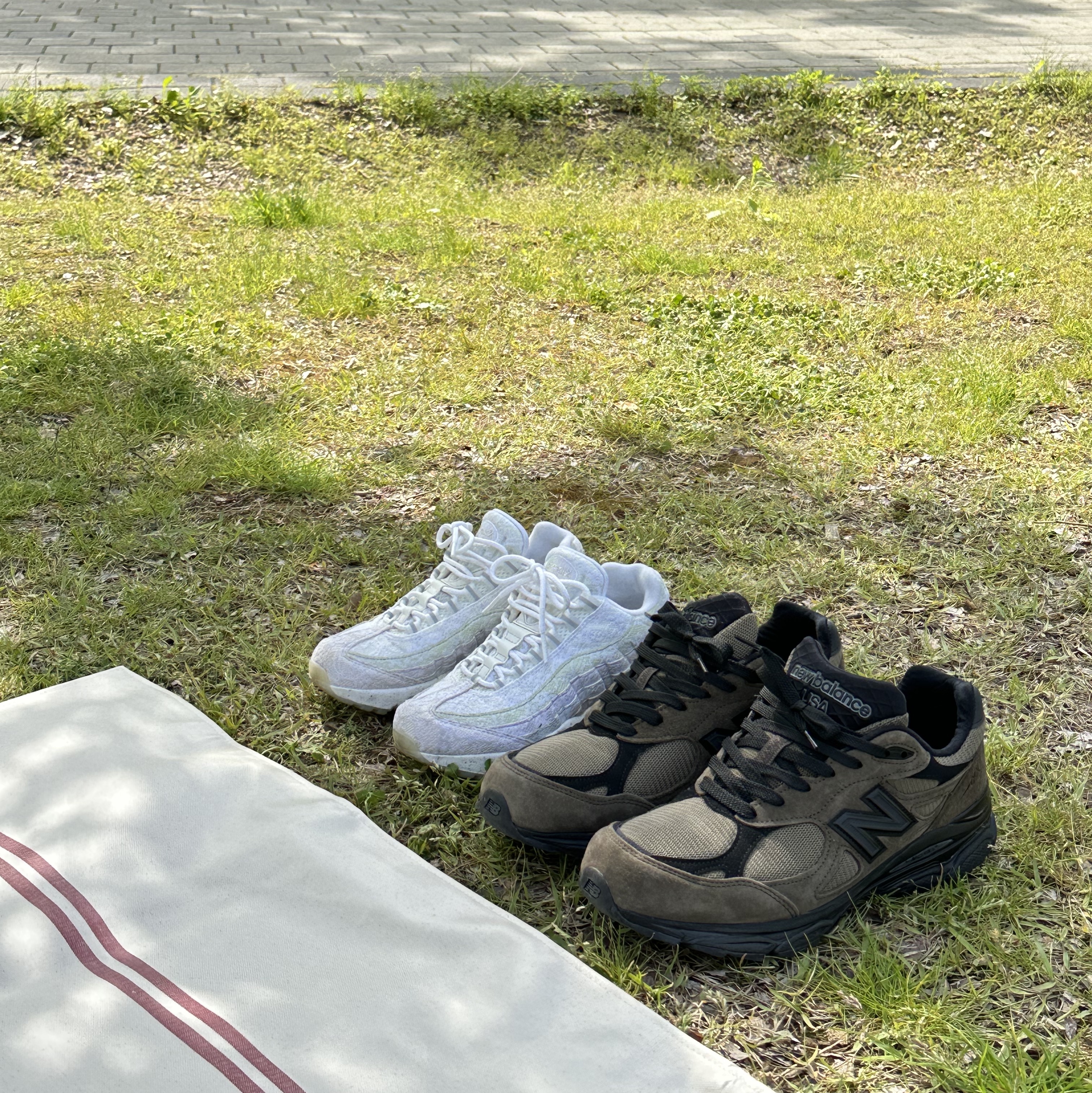 New Balance x JJJJound 990v3 Brown Black, (W) Nike Air Max 95 Overlace 착용 스타일