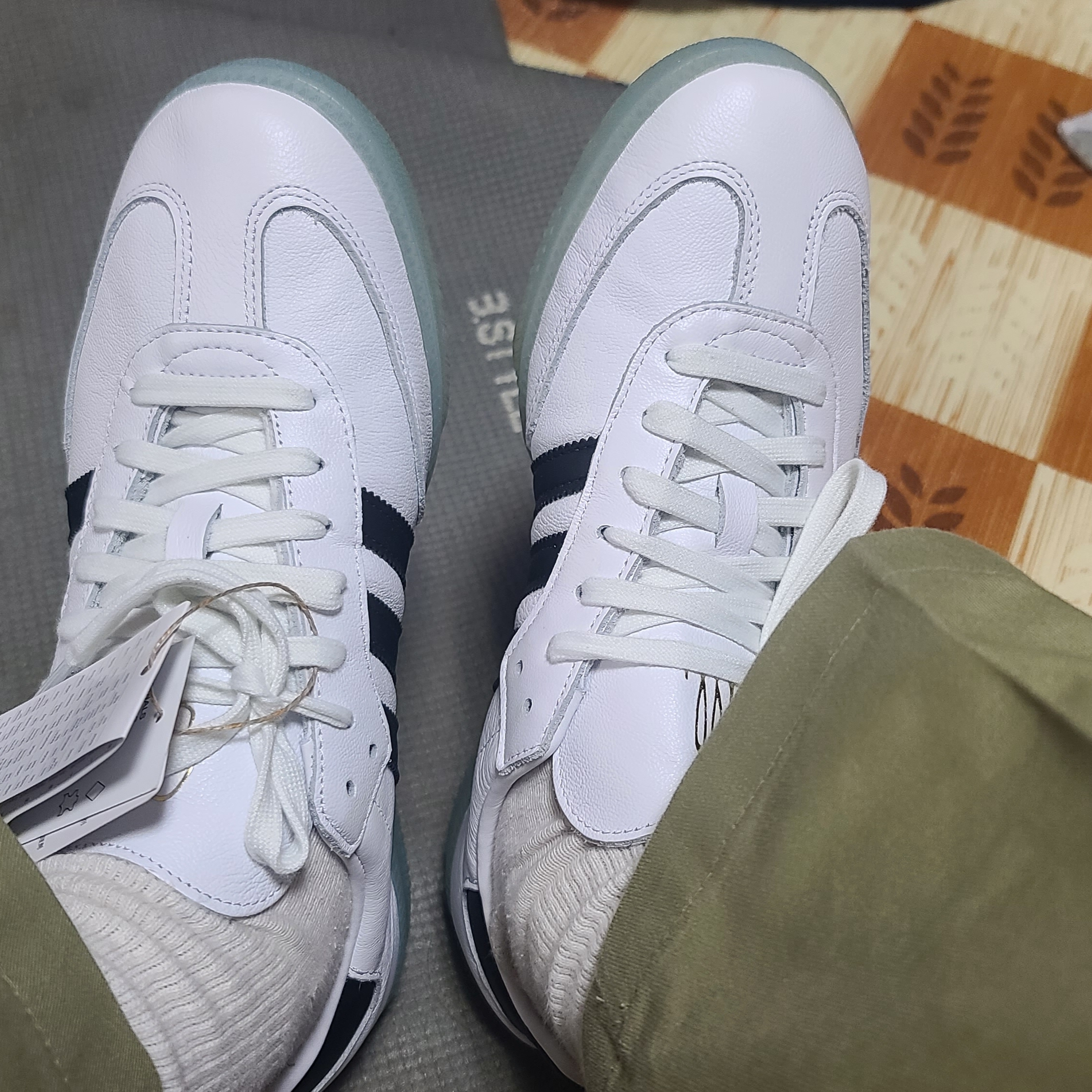 Adidas x Dill Samba White Black 착용 스타일 - 1