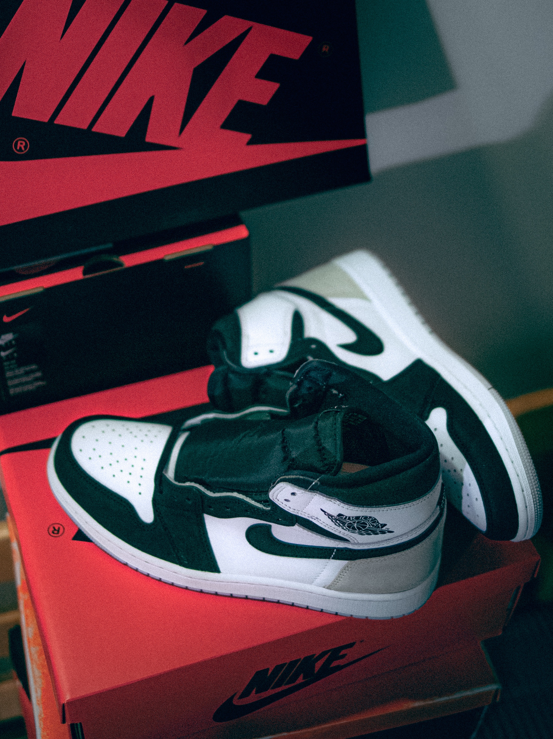 Jordan 1 Retro High OG Bleached Coral 착용 스타일 - 1