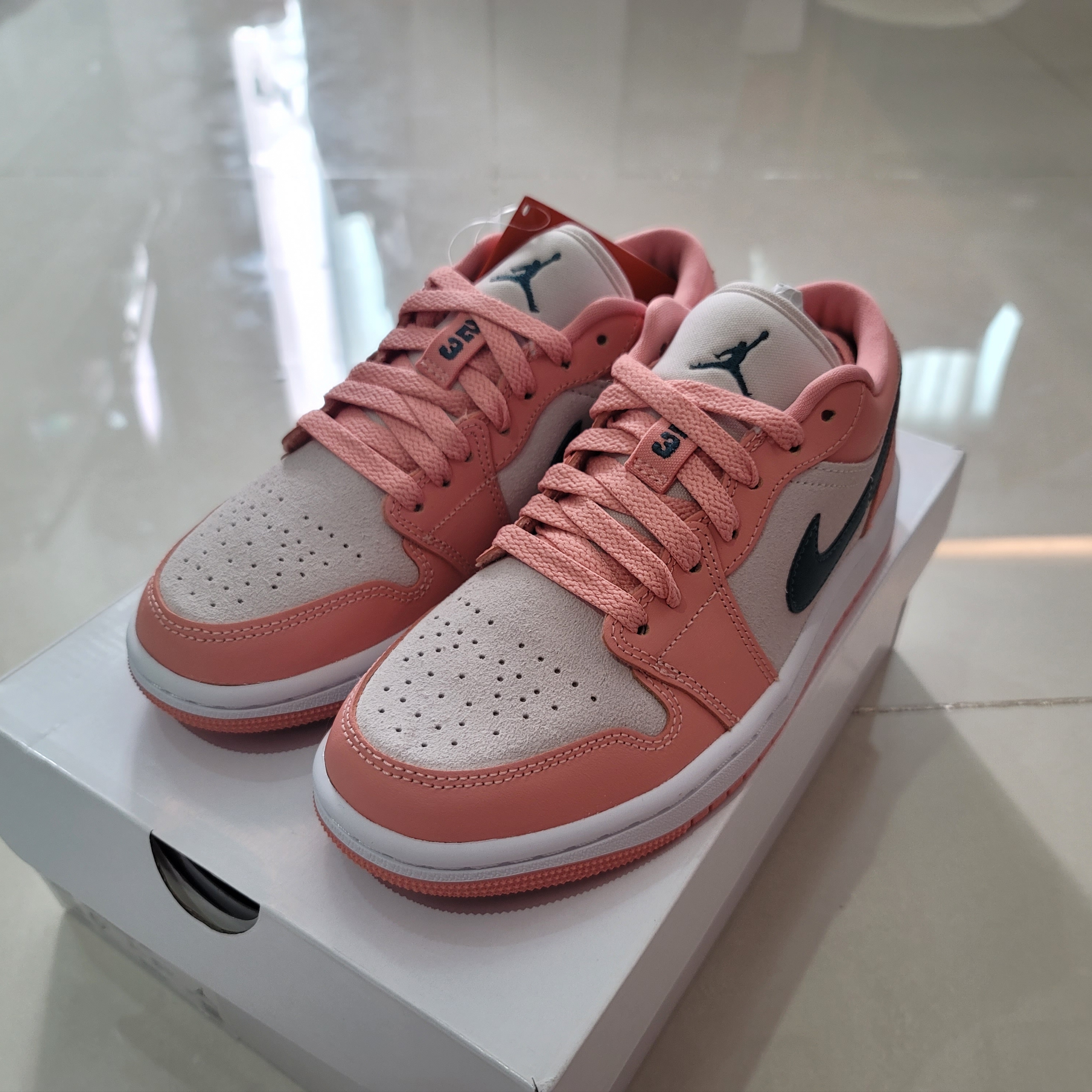 (W) Jordan 1 Low Light Madder Root 착용 스타일 - 1