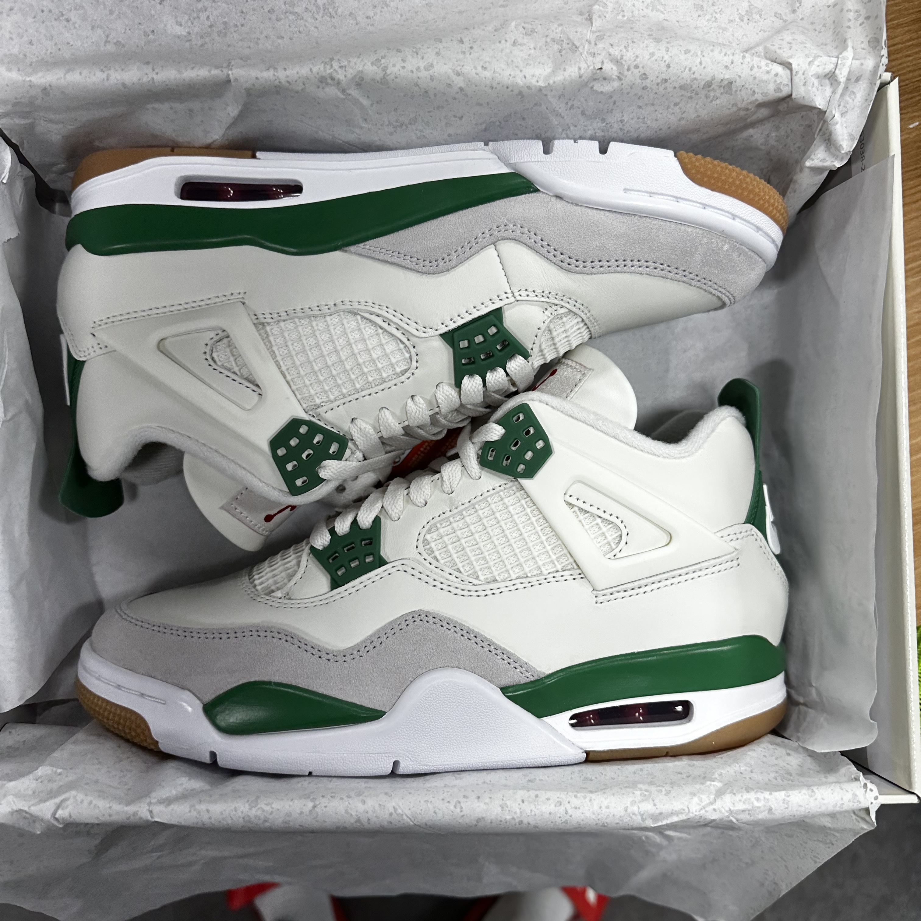 Jordan 4 x Nike SB Retro SP Pine Green 착용 스타일 - 1