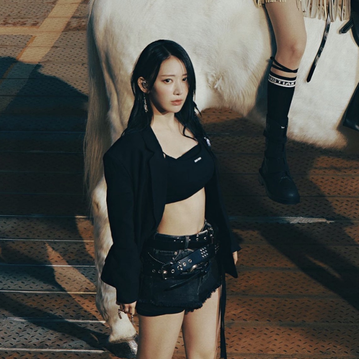 (W) Miu Miu Stretch Jersey Top with Logo Black 착용 스타일 - 2