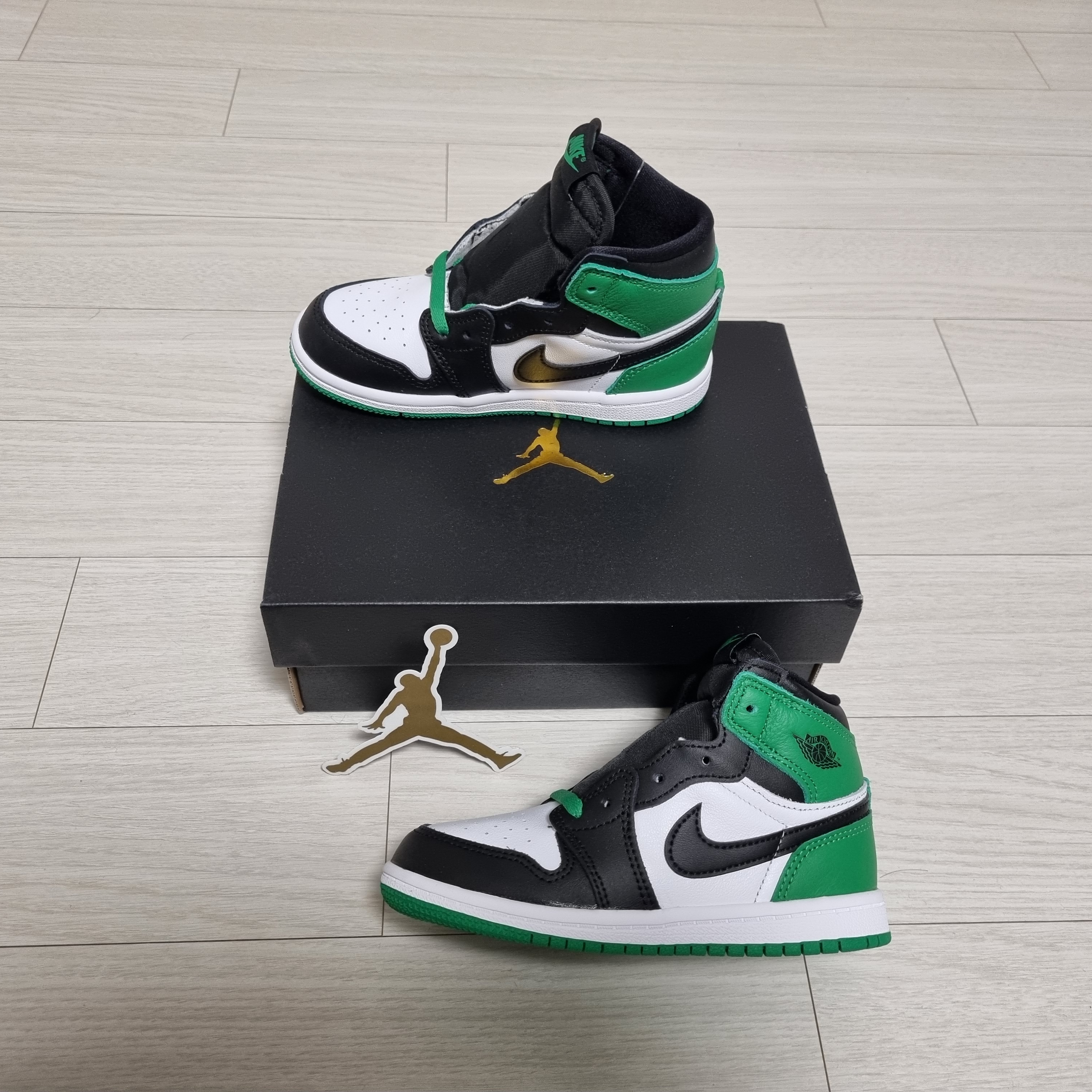 (TD) Jordan 1 Retro High OG Black and Lucky Green 착용 스타일 - 1