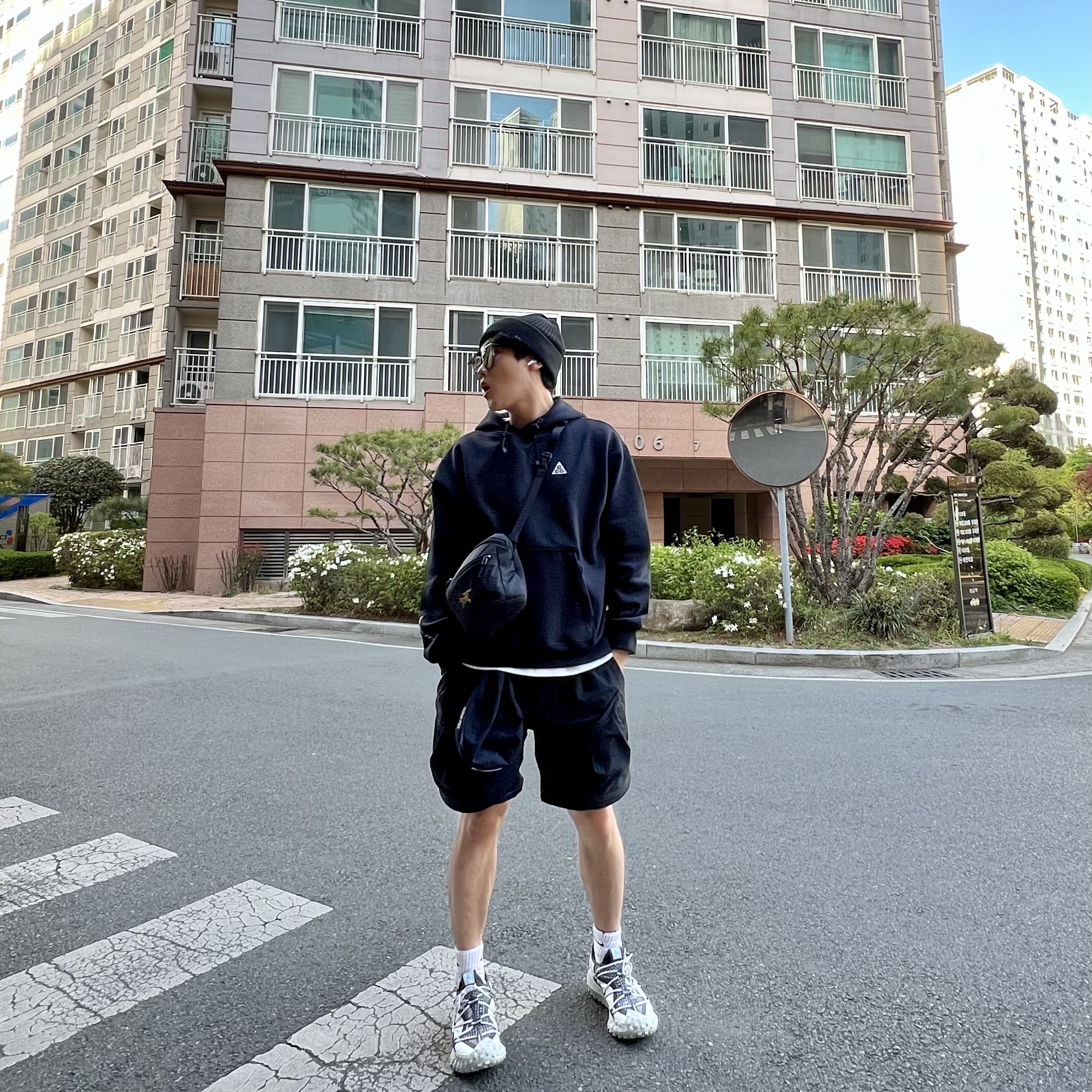 Nike ACG Therma-Fit Fleece Pullover Hoodie Black - Asia, Nike ACG Smith Summit Cargo Pants Black - Asia 착용 스타일