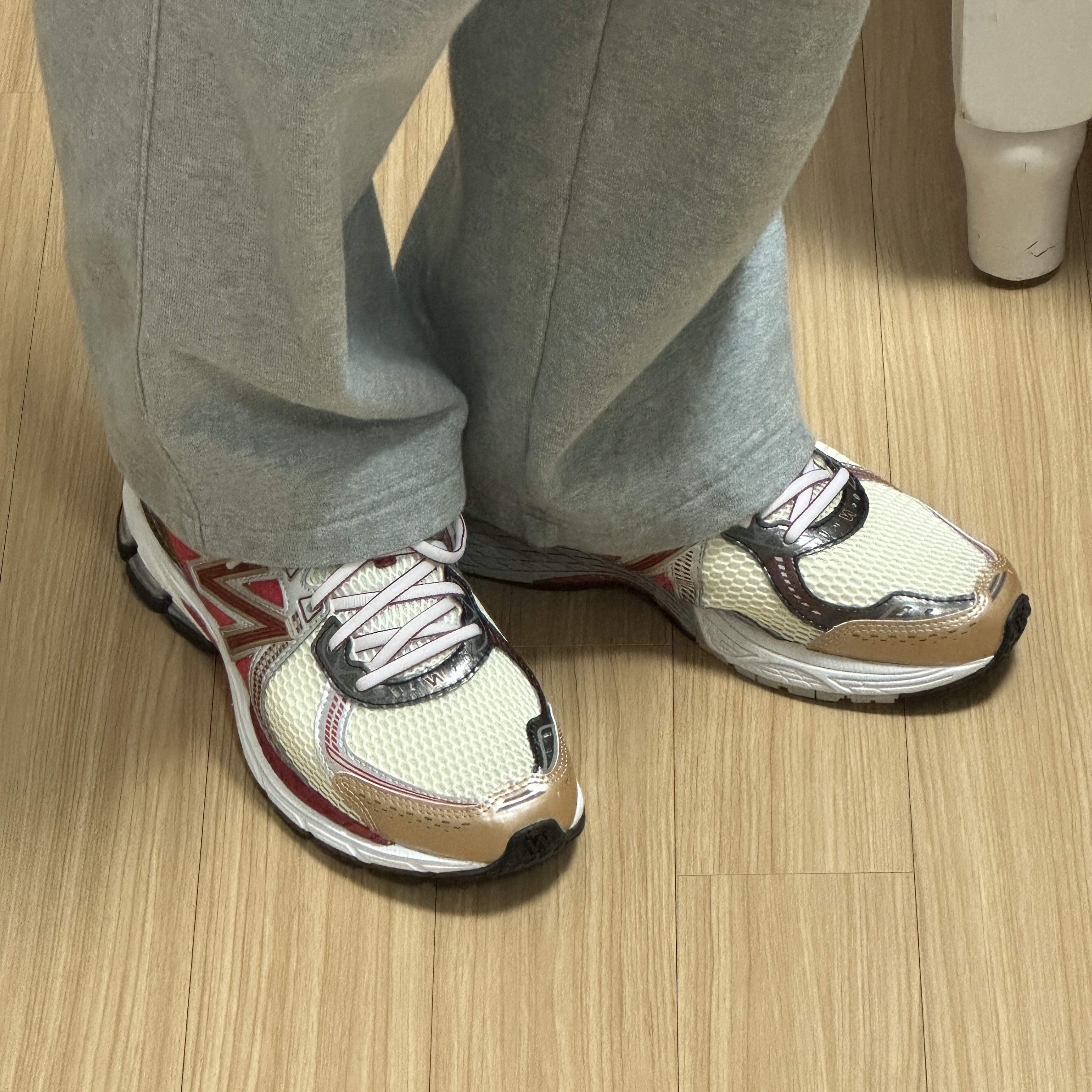 New Balance x Aime Leon Dore 860v2 Red 착용 스타일 - 2