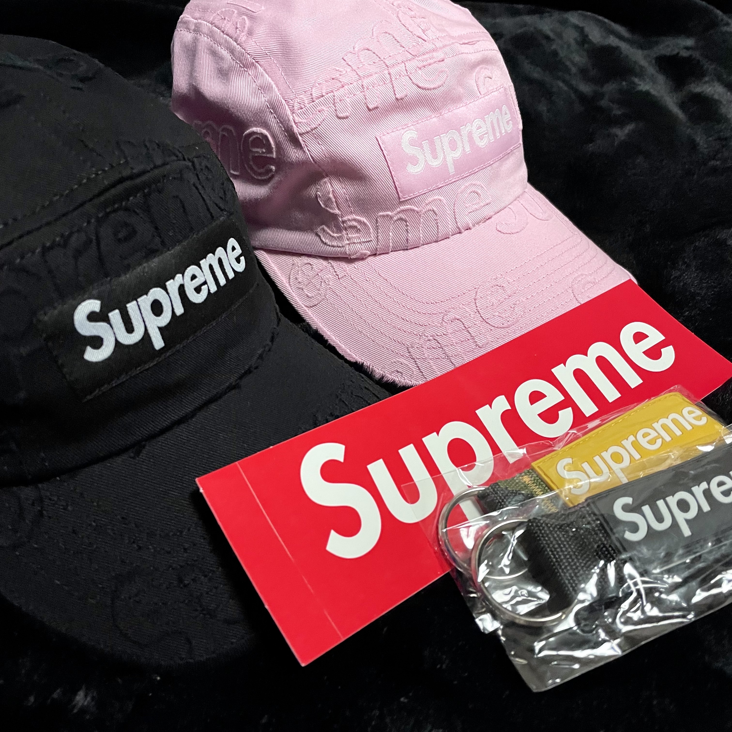 Supreme Lasered Twill Camp Cap Pink - 23SS, Supreme Lasered Twill Camp Cap Black - 23SS 착용 스타일
