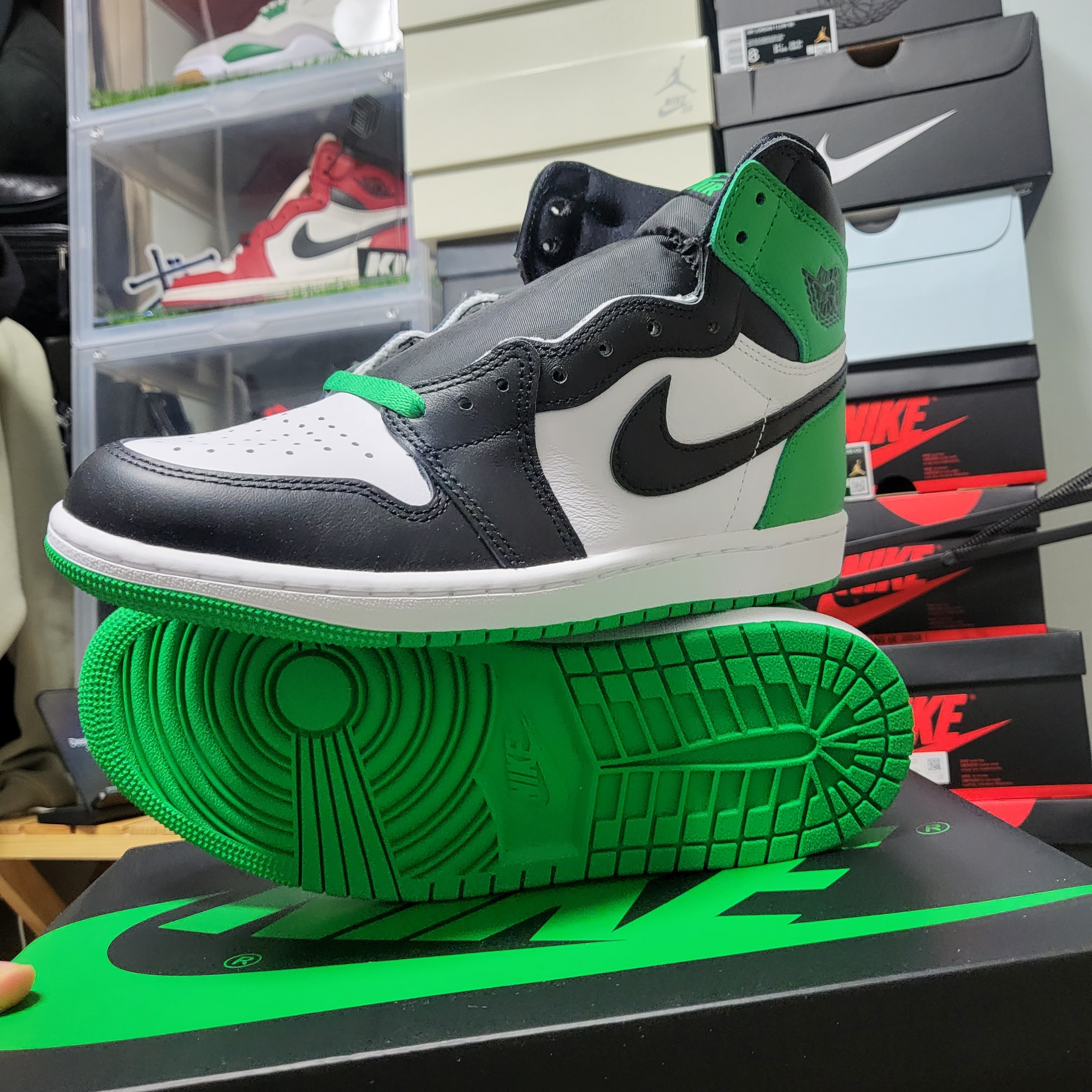 Jordan 1 Retro High OG Black and Lucky Green, Stussy Small Stock Crew Socks White (3 Pack) 착용 스타일 - 4