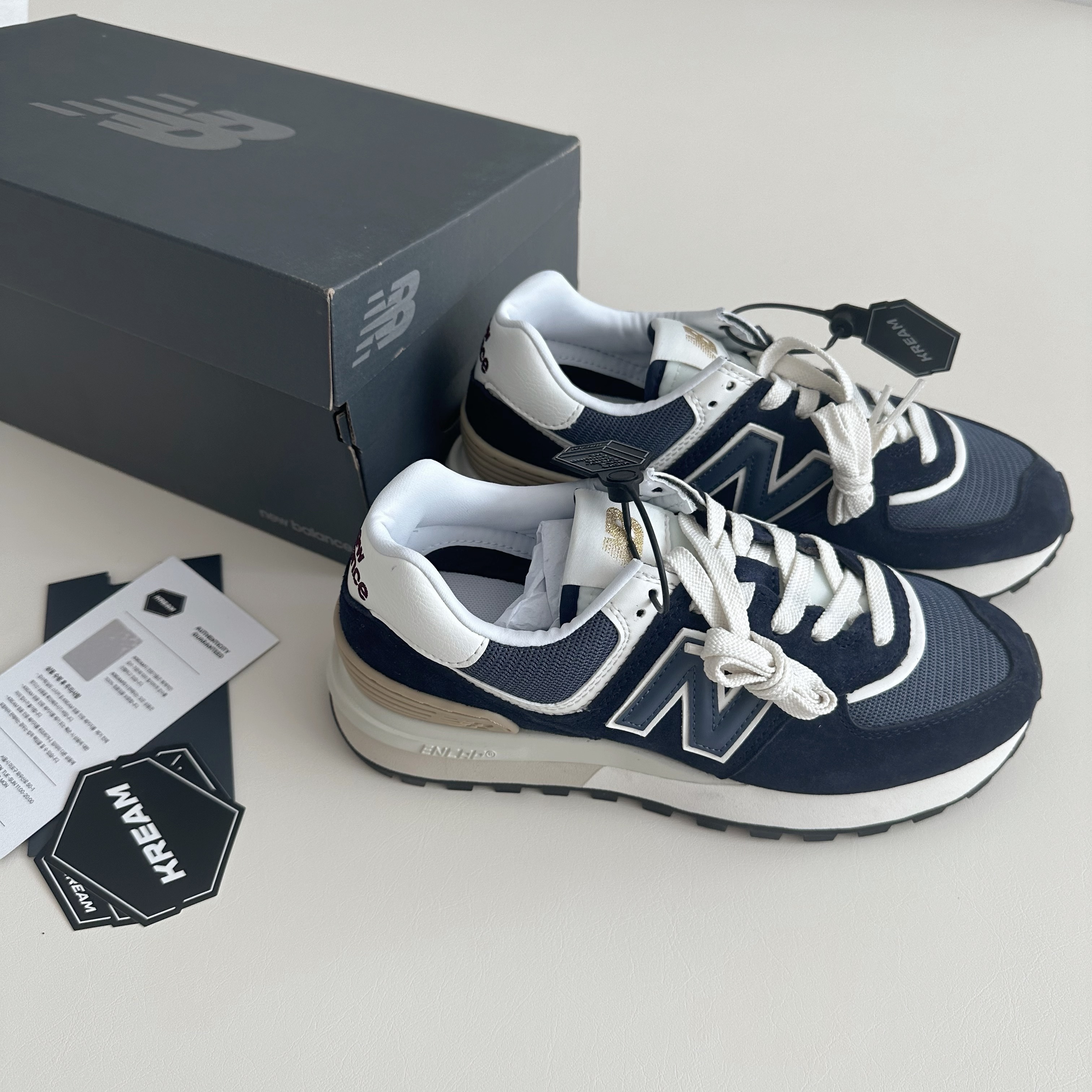 New Balance 574 Legacy Navy 착용 스타일