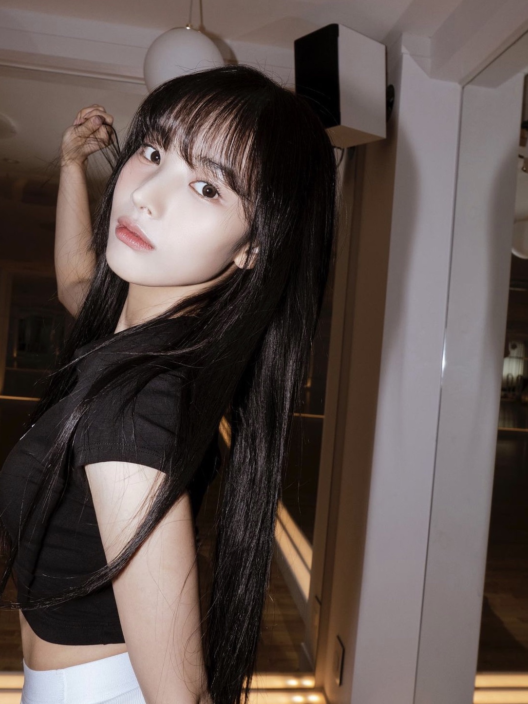 (W) Diesel T-Angie Peekaboo Logo T-Shirt Black 착용 스타일 - 4