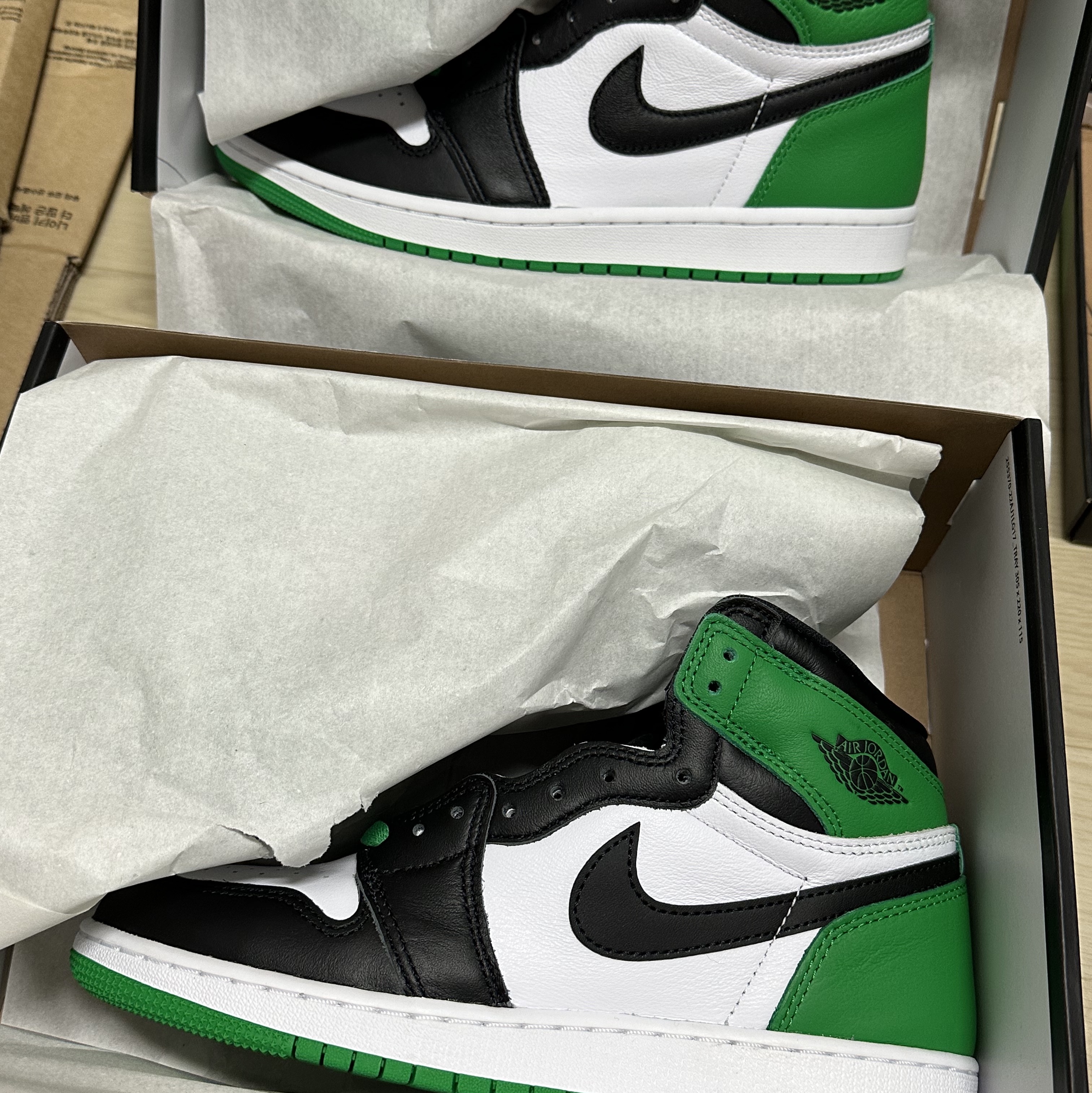 Jordan 1 Retro High OG Black and Lucky Green, (GS) Jordan 1 Retro High OG Black and Lucky Green 착용 스타일