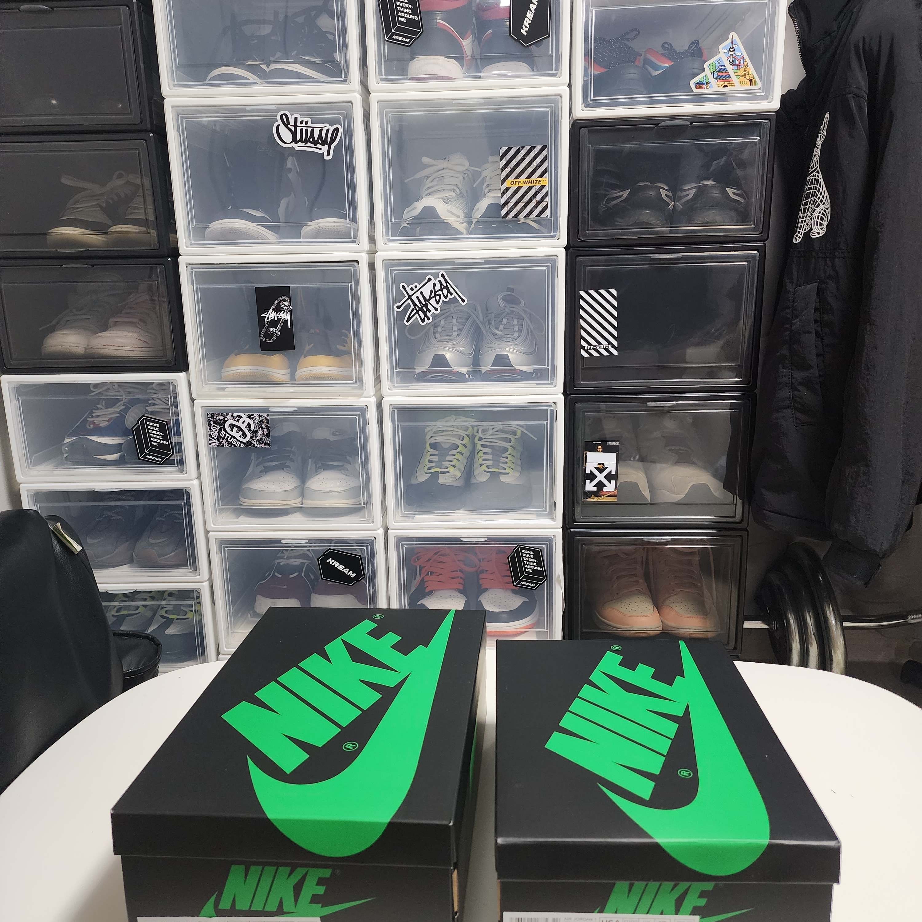 Jordan 1 Retro High OG Black and Lucky Green, (GS) Jordan 1 Retro High OG Black and Lucky Green 착용 스타일 - 1