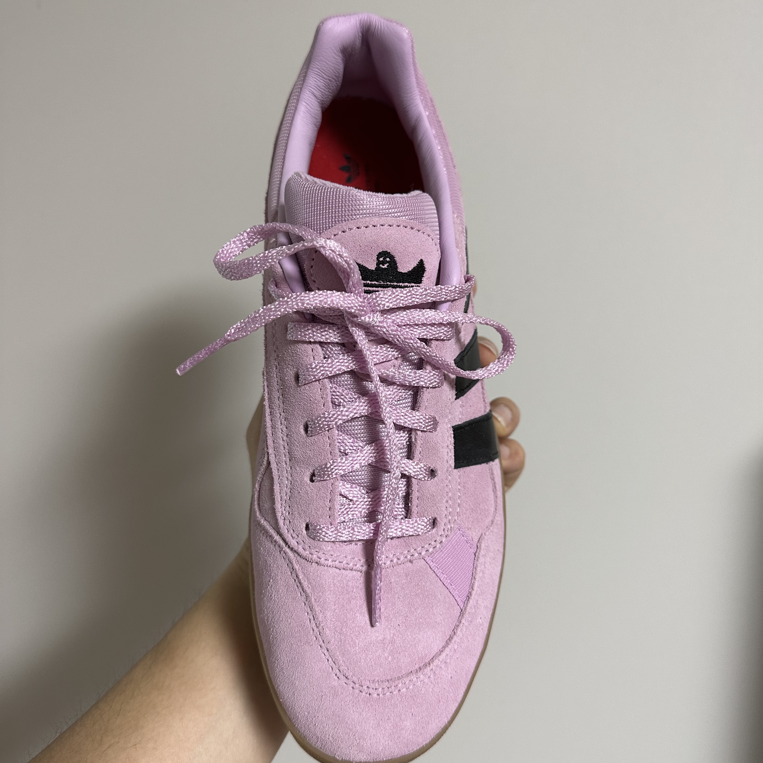 Adidas x Mark Gonzales Aloha Super Light Orchid Core Black 착용 스타일 - 3