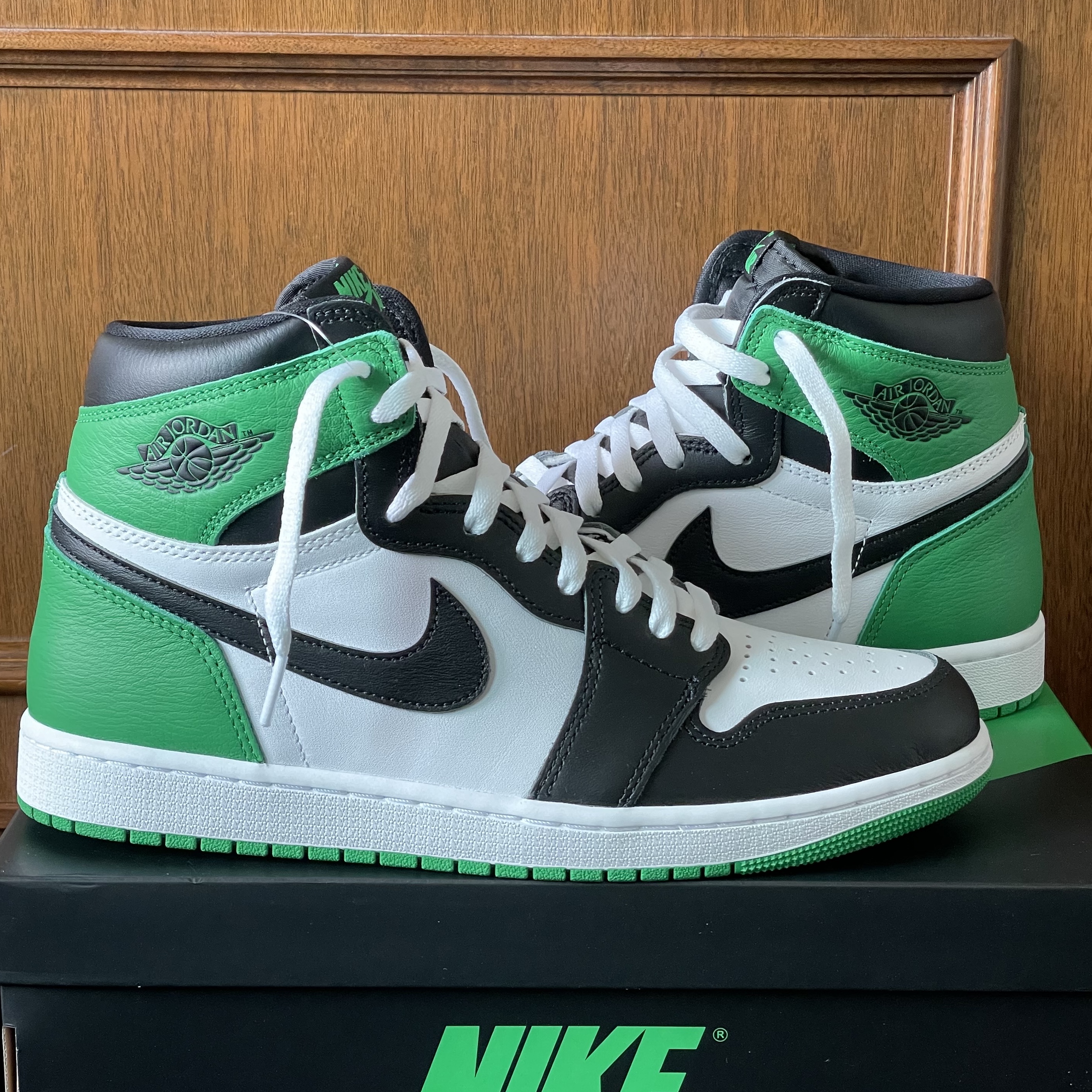 Jordan 1 Retro High OG Black and Lucky Green 착용 스타일 - 5