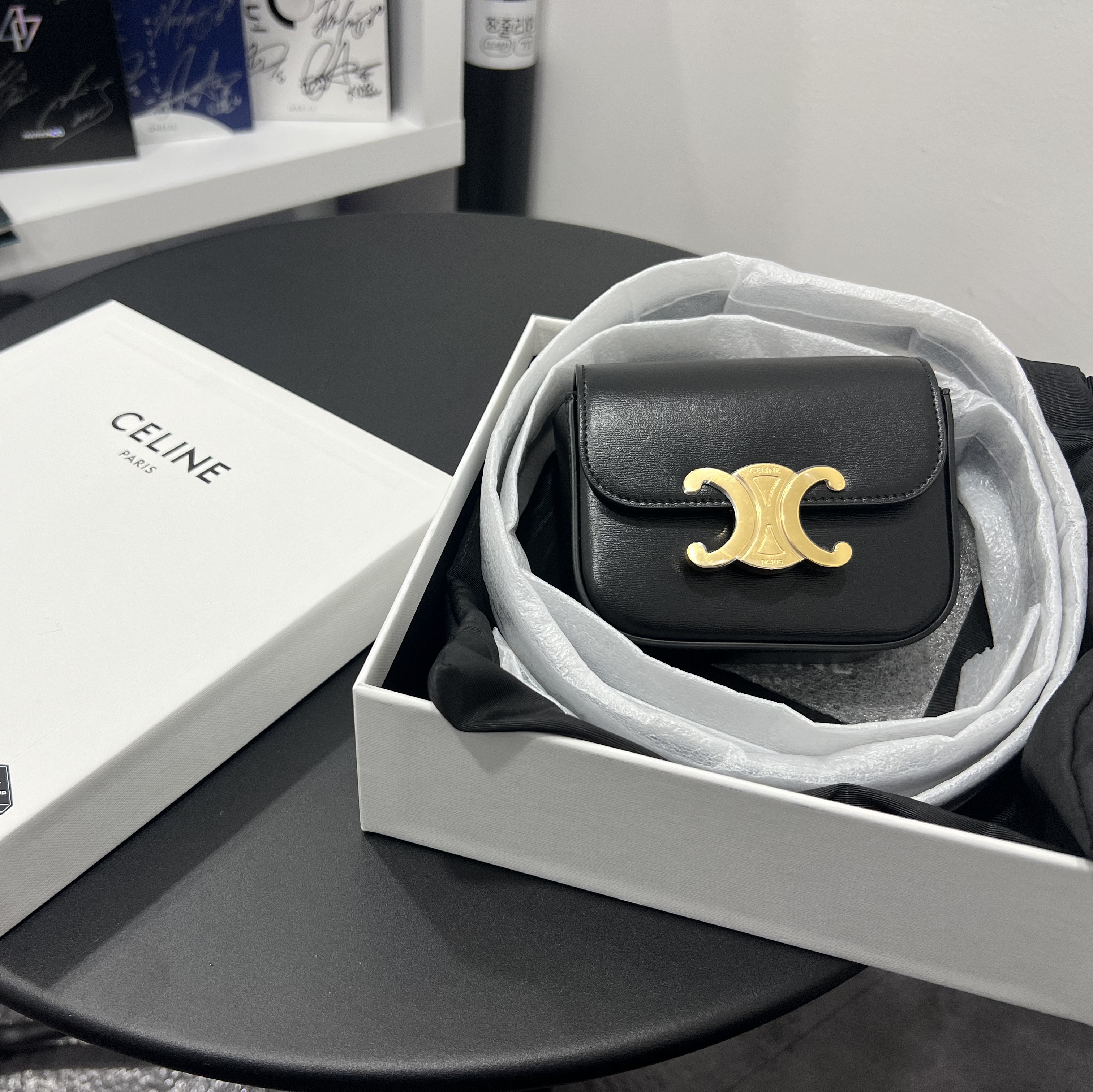 Celine Mini Claude in Shiny Calfskin Black 착용 스타일