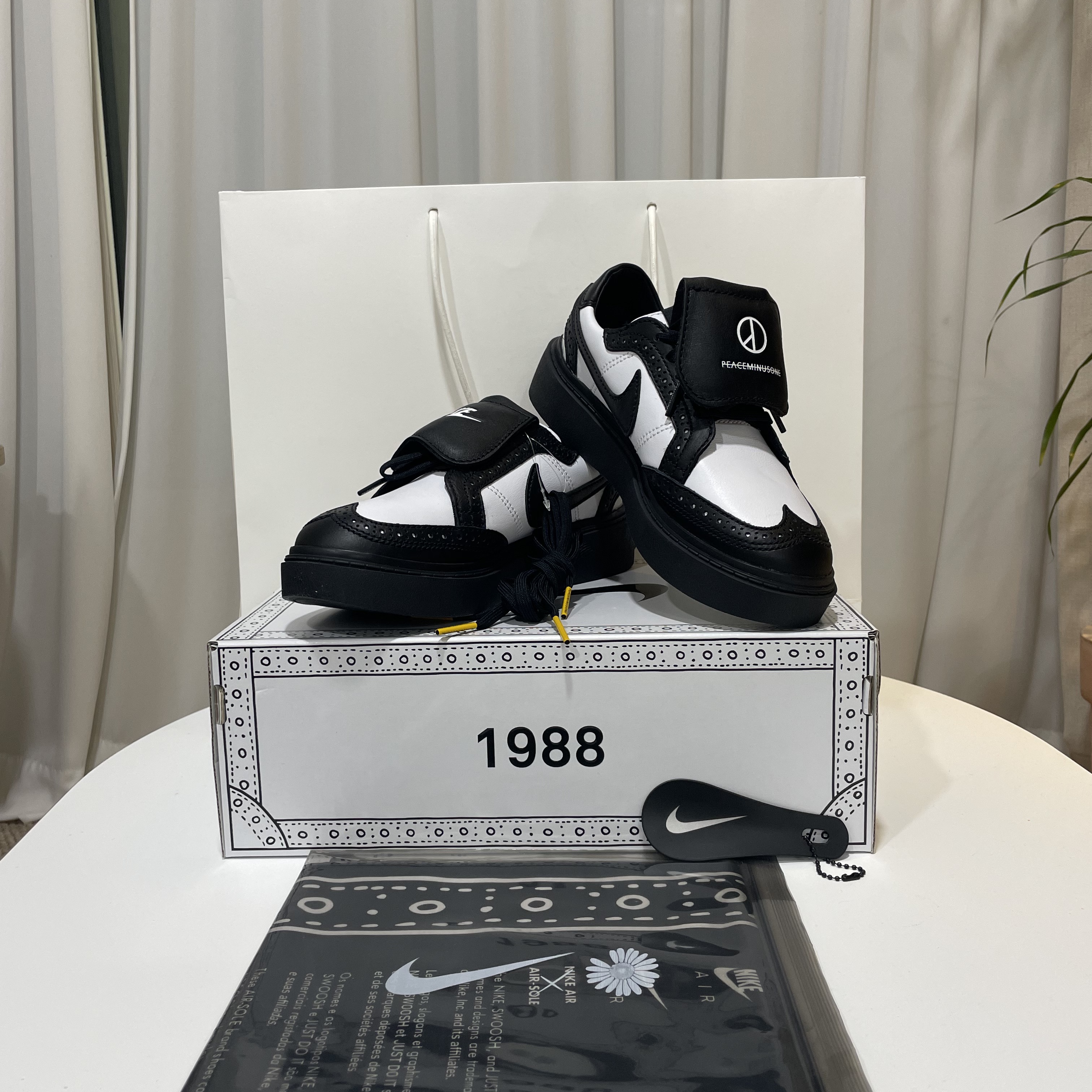 Nike x Peaceminusone Kwondo1 Black and White 착용 스타일