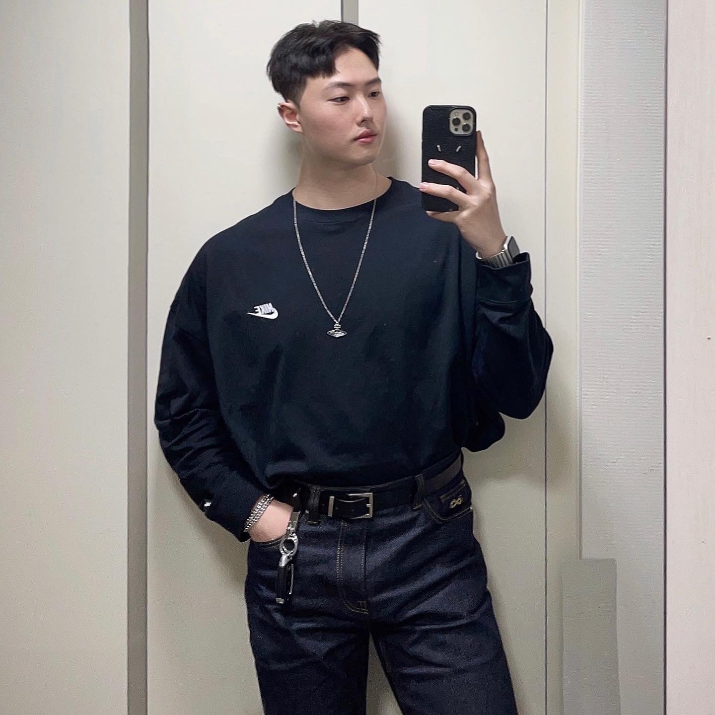 Maison Margiela Four Stitch iPhone Pro Max 12 case, Vivienne Westwood Thin Flat Orb Pendant Silver 착용 스타일