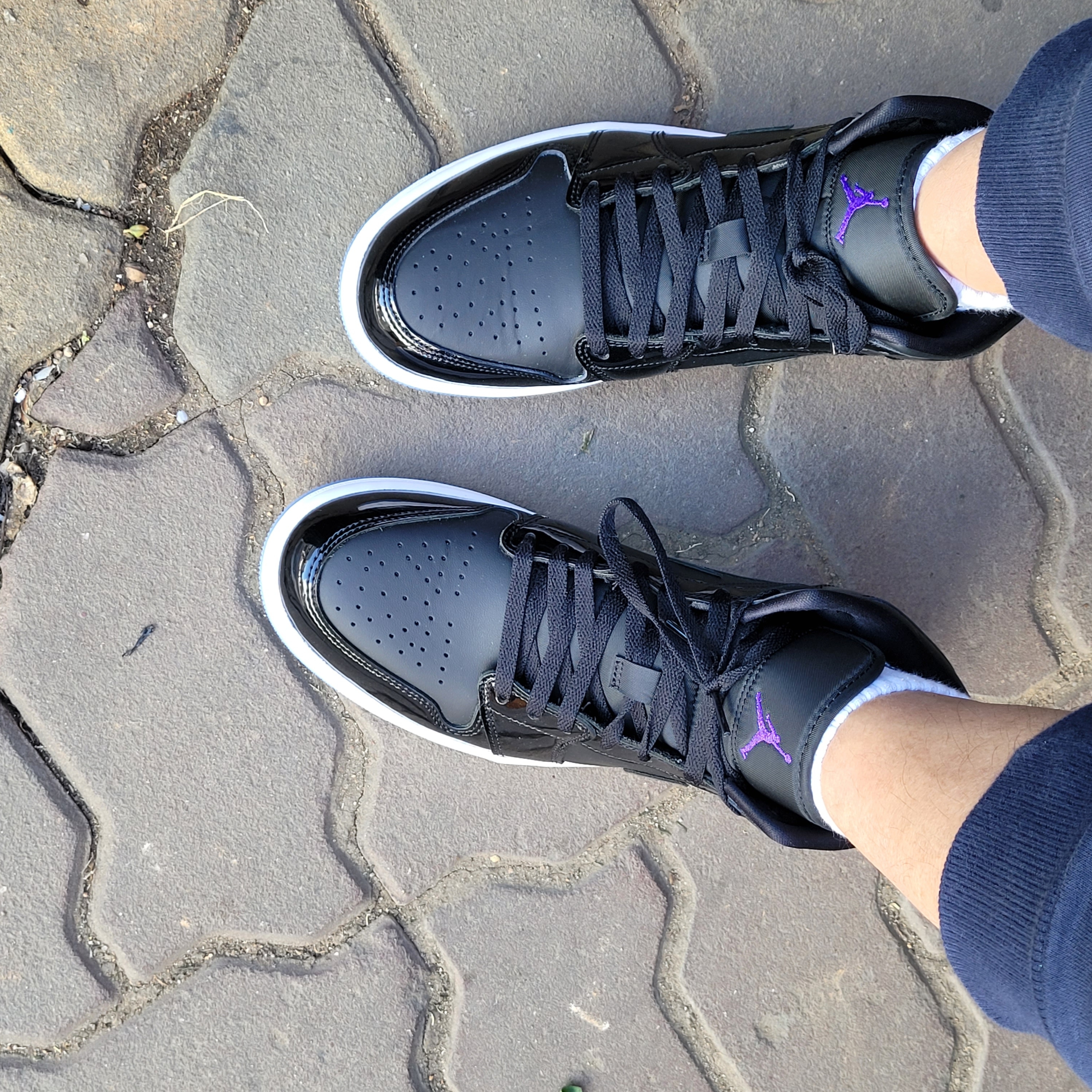 Jordan 1 Mid SE Black Dark Concord 착용 스타일 - 1