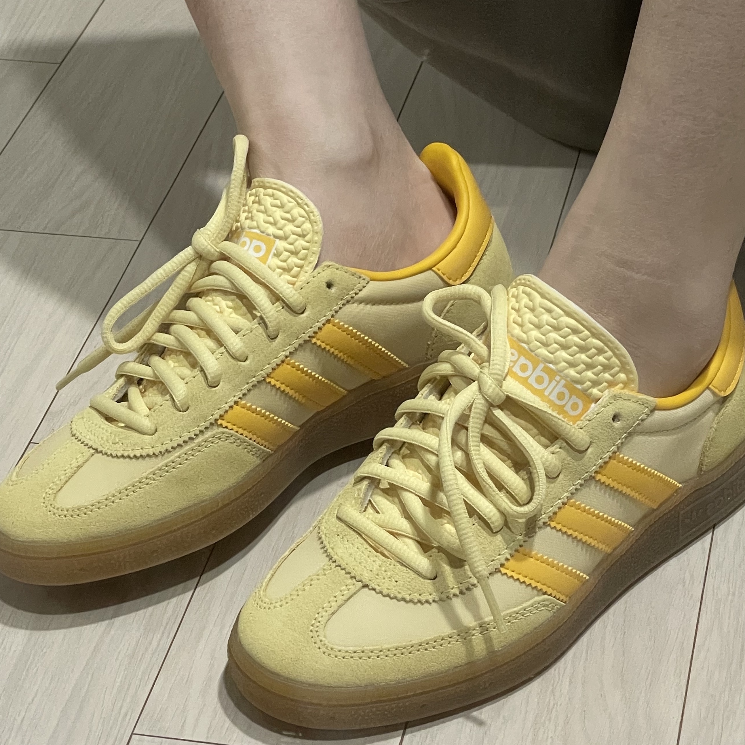 Adidas Spezial Handball Almost Yellow Bold Gold 착용 스타일 - 2