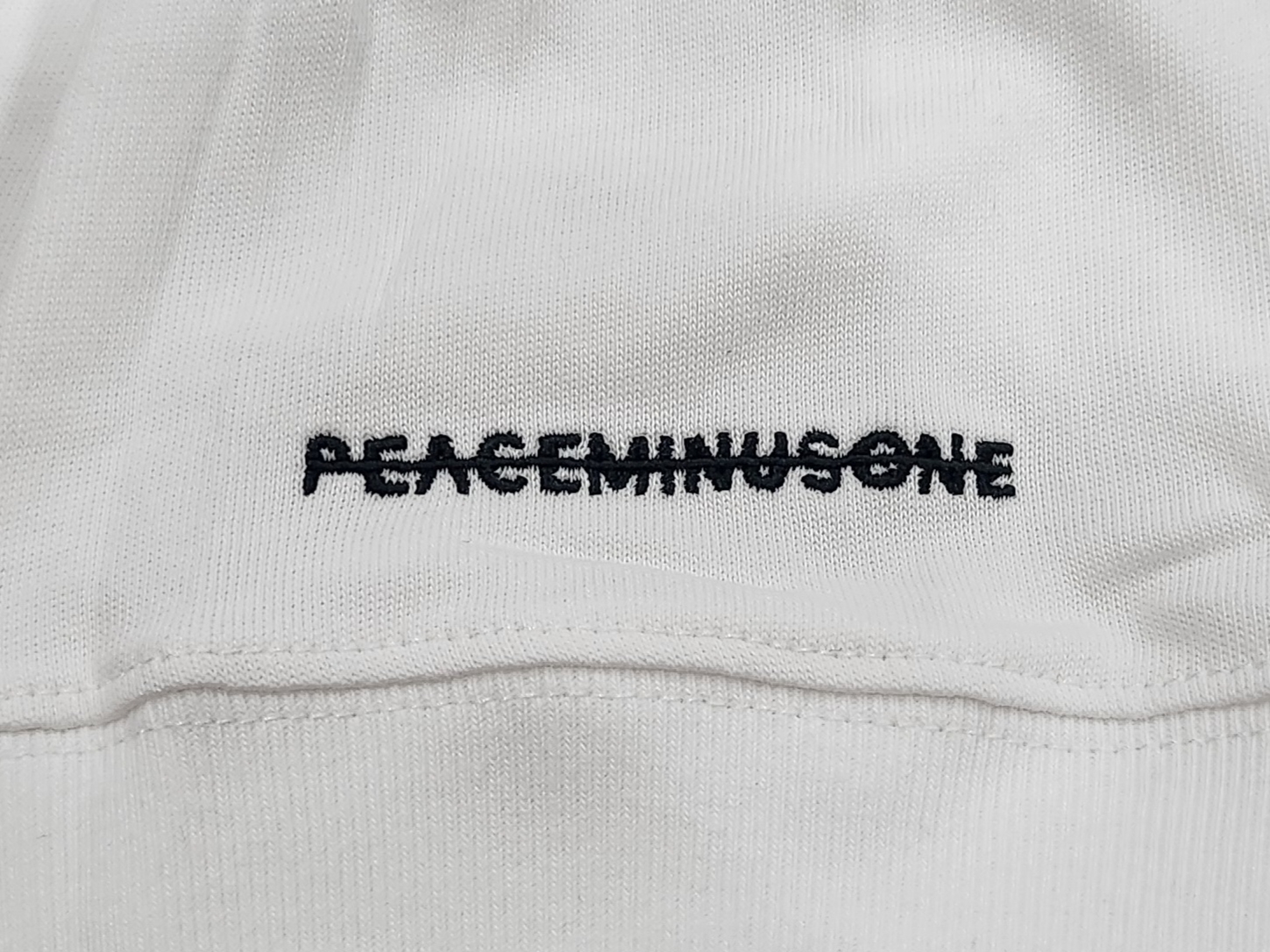 Nike x Peaceminusone LS T-Shirt White (DR0098-100) 착용 스타일 - 1