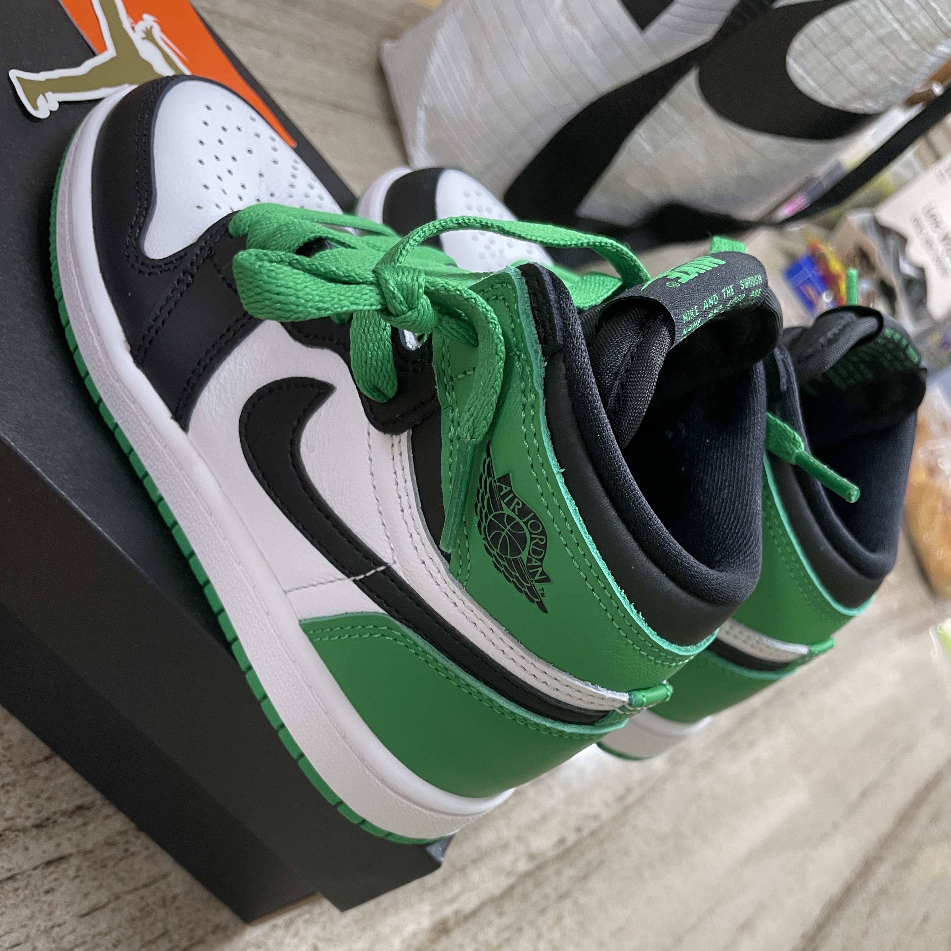 (PS) Jordan 1 Retro High OG Black and Lucky Green 착용 스타일 - 2