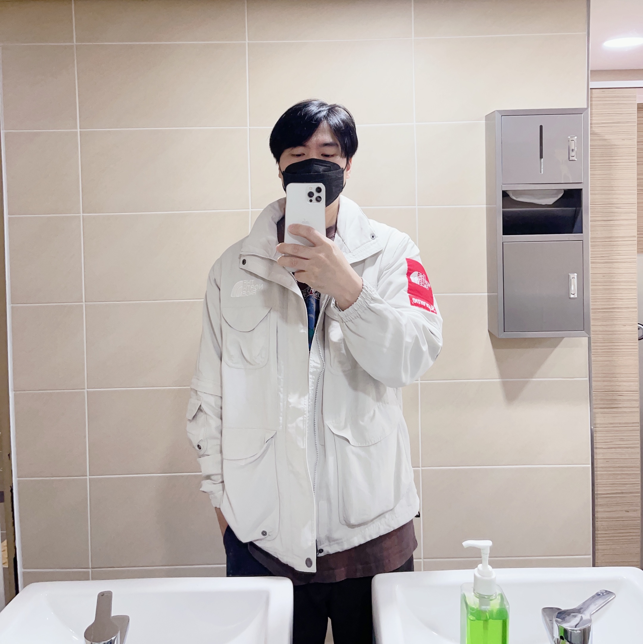 Supreme x The North Face Trekking Convertible Jacket Stone - 22SS 착용 스타일