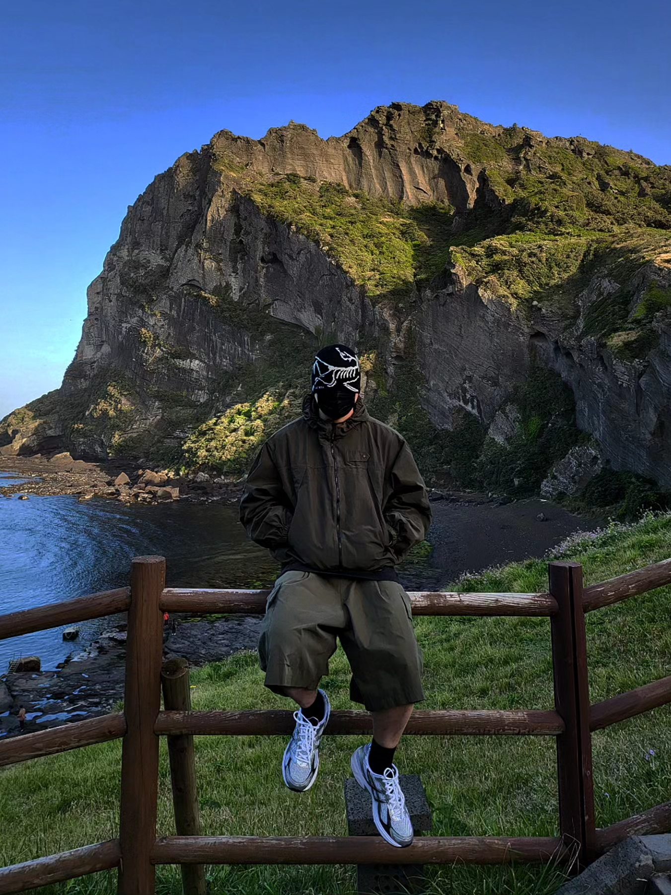 Arc'teryx Bird Head Toque Orca, Asics Gel-1130 White Black 착용 스타일