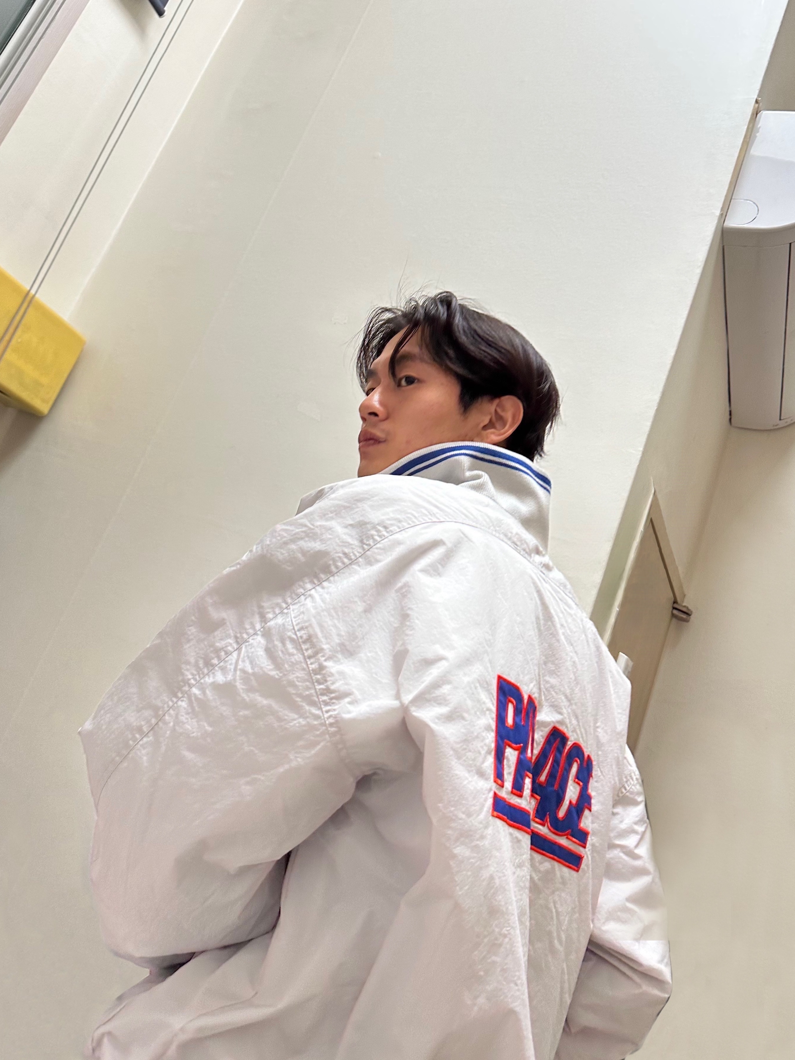 Palace Reversible Quilted Sports Bomber Grey - 23SS 착용 스타일 - 1