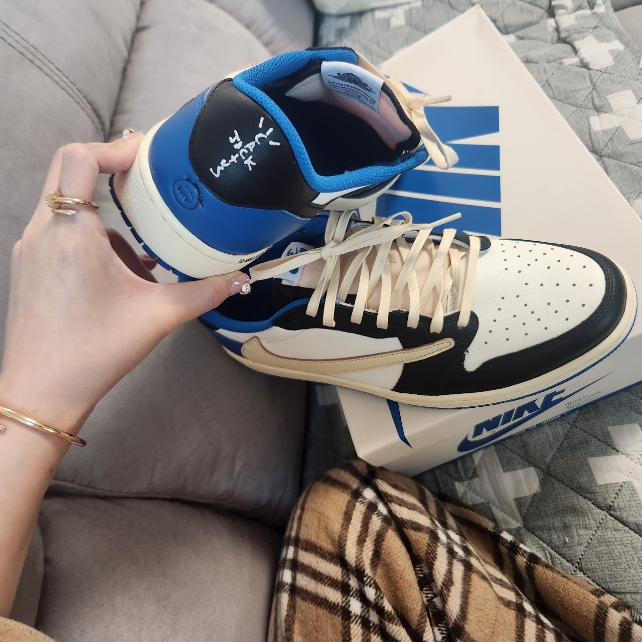 Jordan 1 x Travis Scott x Fragment Retro Low OG SP Military Blue 착용 스타일 - 2
