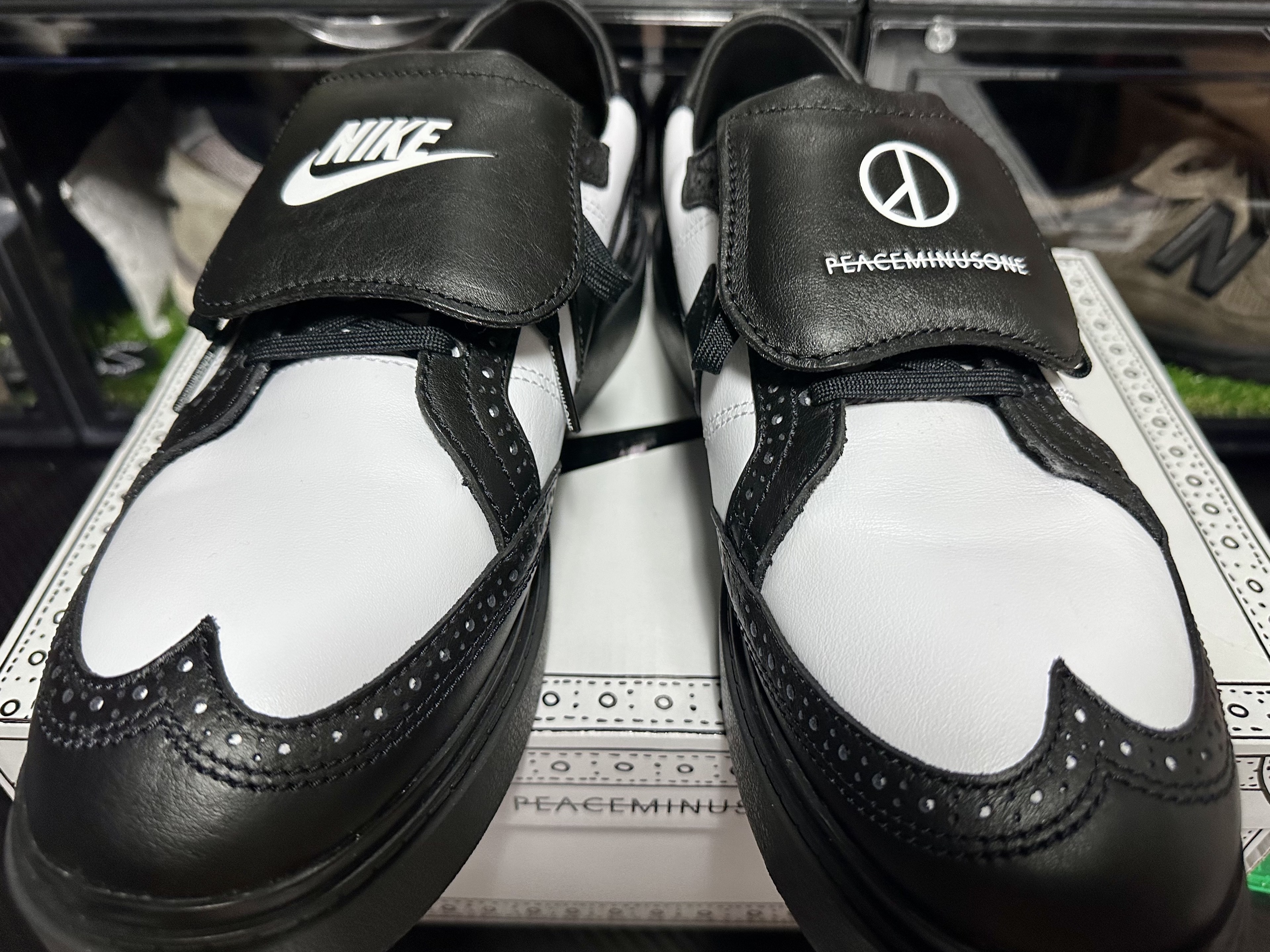 Nike x Peaceminusone Kwondo1 Black and White, Jordan 1 x Travis Scott Retro Low OG SP Black Phantom 착용 스타일 - 3
