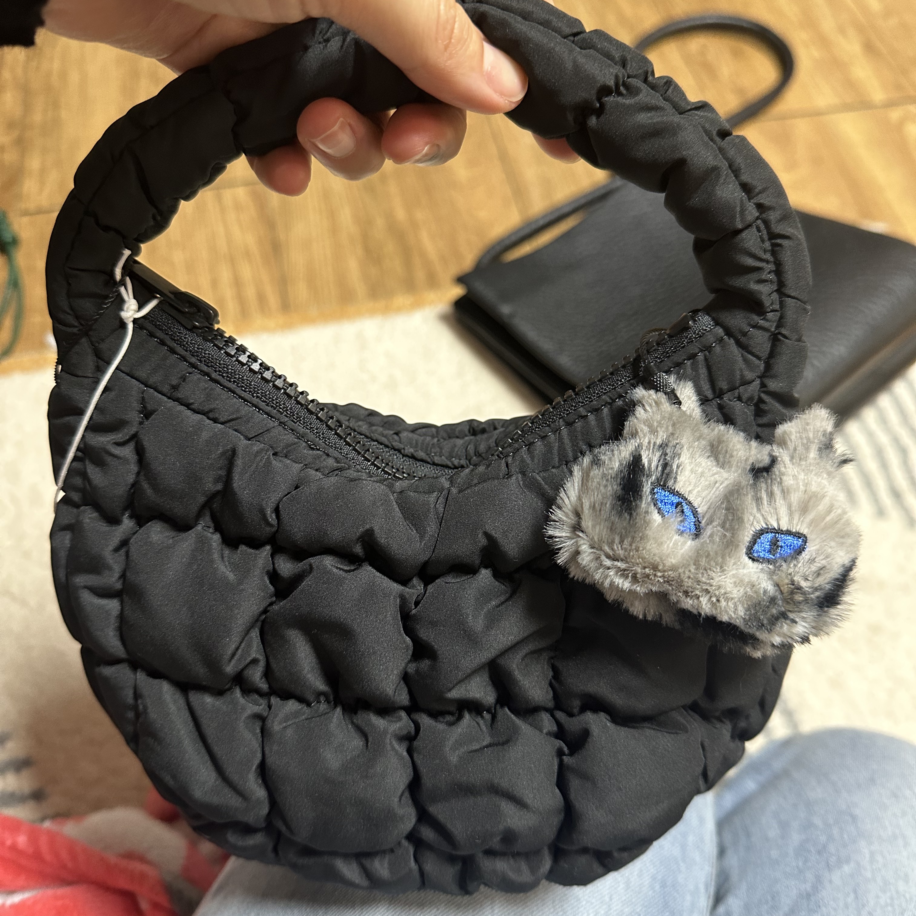 COS Quilted Micro Bag Black 착용 스타일