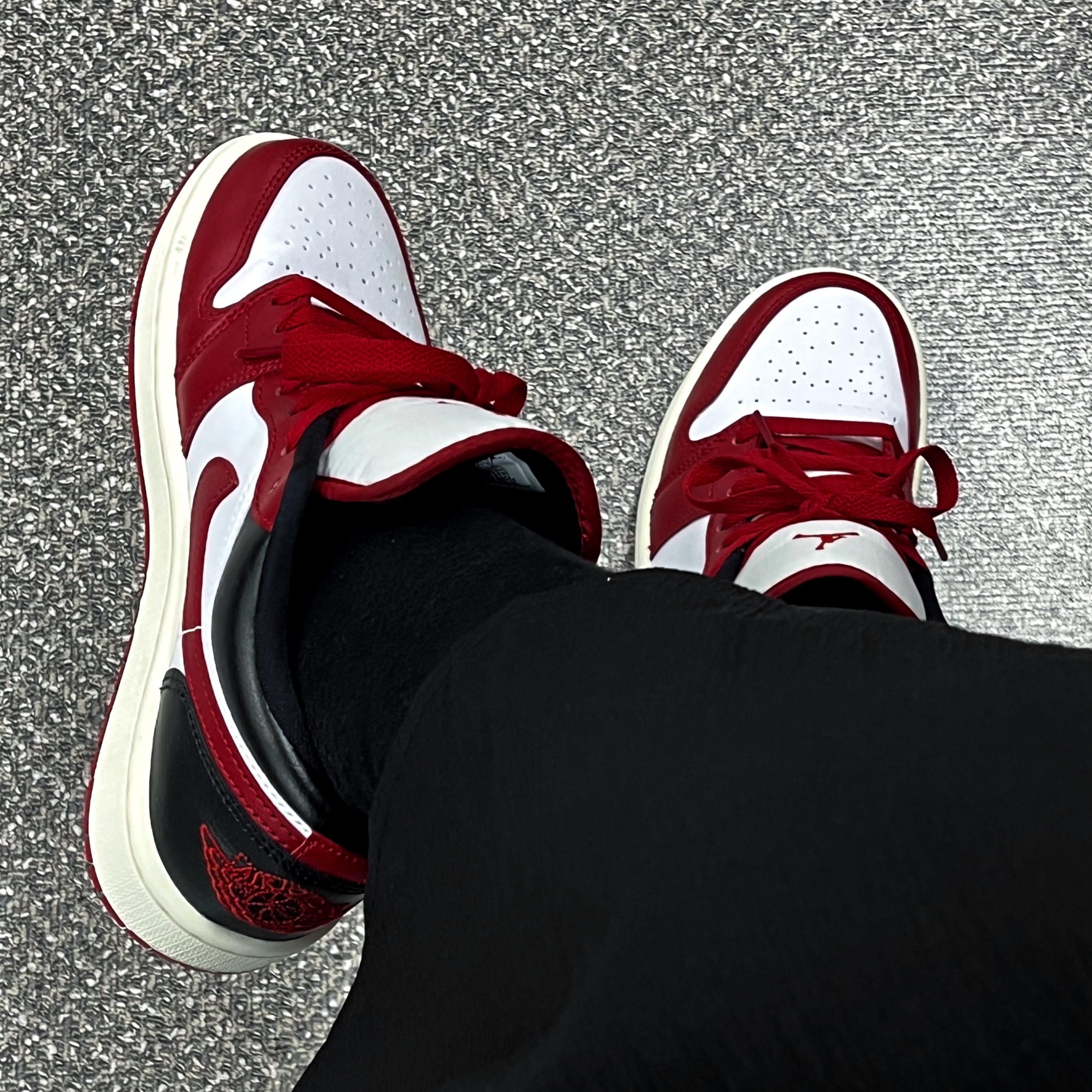 (W) Jordan 1 Low White Gym Red 착용 스타일