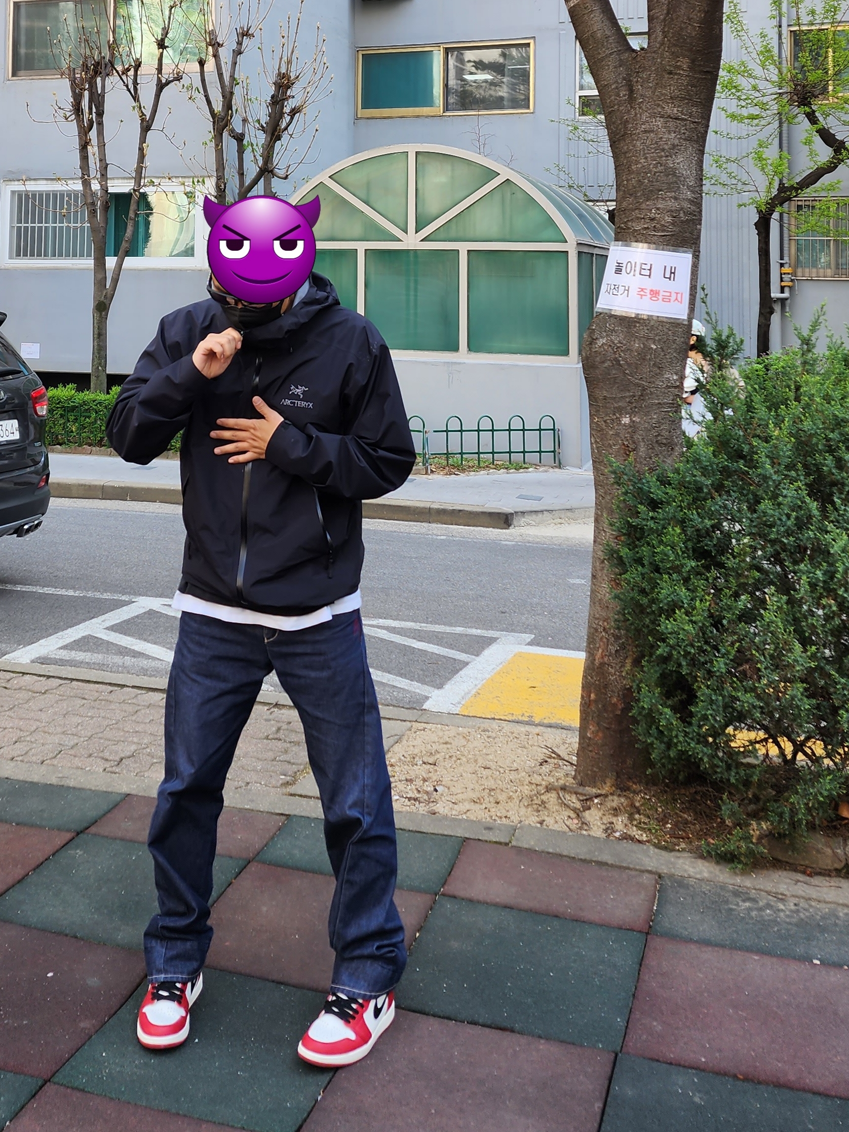 Arc'teryx Beta LT Jacket Black, Jordan 1 Retro High OG Chicago 2022 착용 스타일 - 1