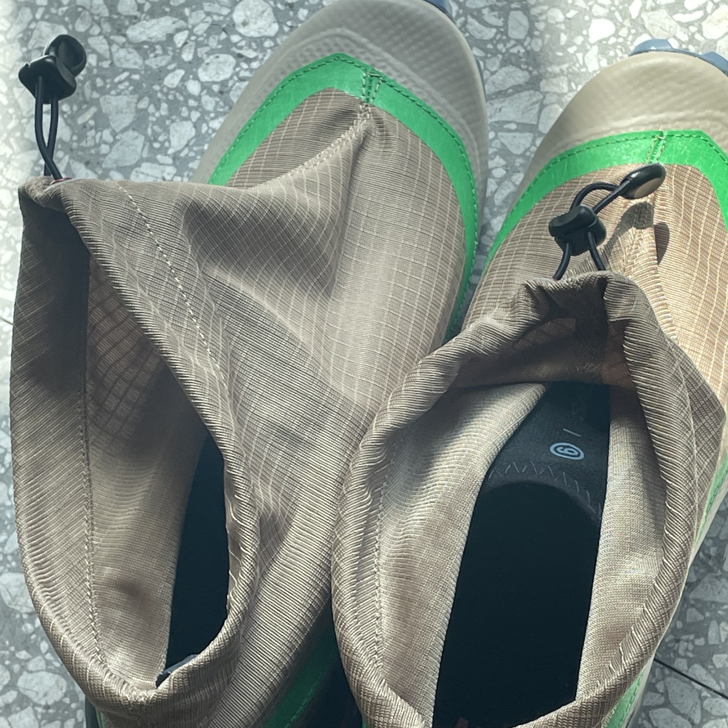 Salomon x MM6 Maison Margiela Cross Low Kelp Vintage Khaki 착용 스타일 - 2