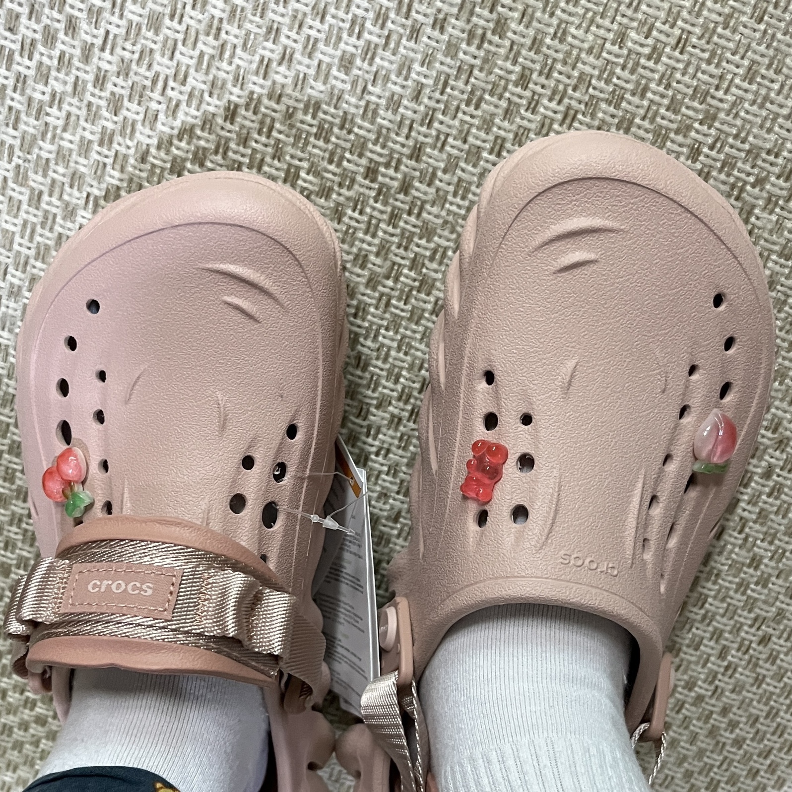 Crocs Echo Clog Pink Clay 착용 스타일
