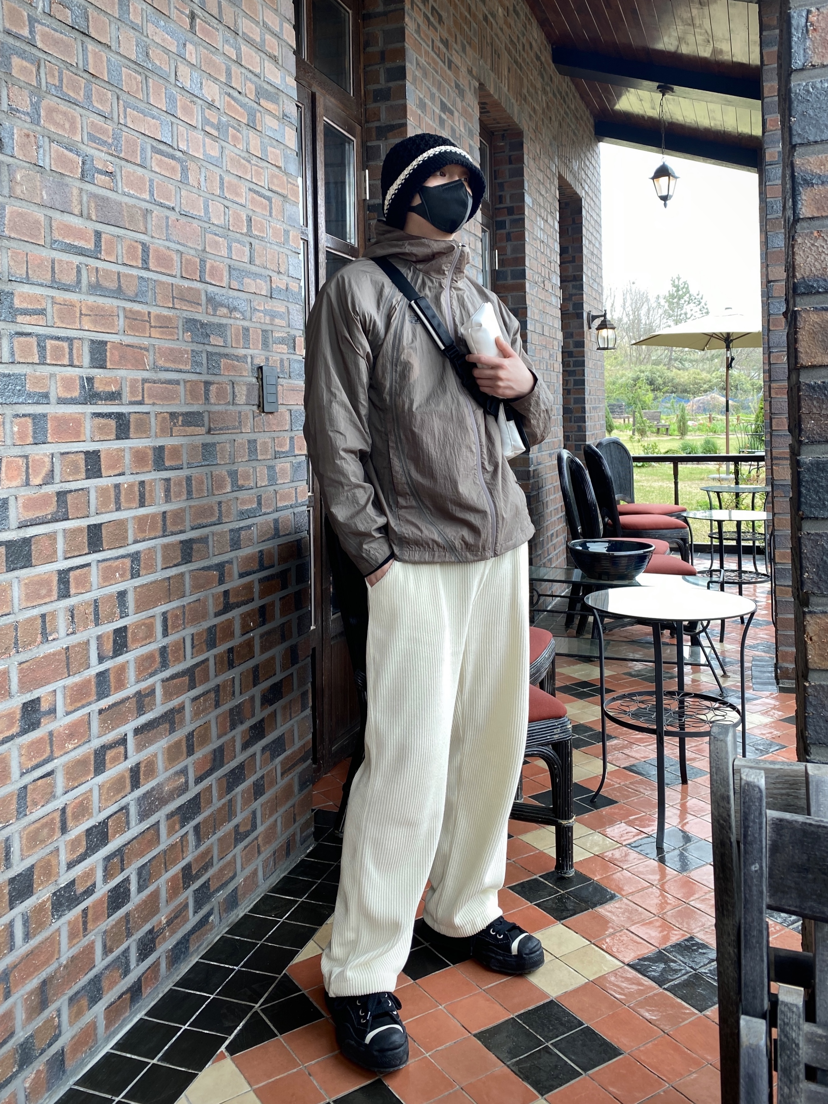 Sansan Gear Seam Sealing Jacket Mud Khaki - 22FW, Maison Mihara Yasuhiro Hank OG Sole Canvas Low-top Sneakers Black Black 착용 스타일
