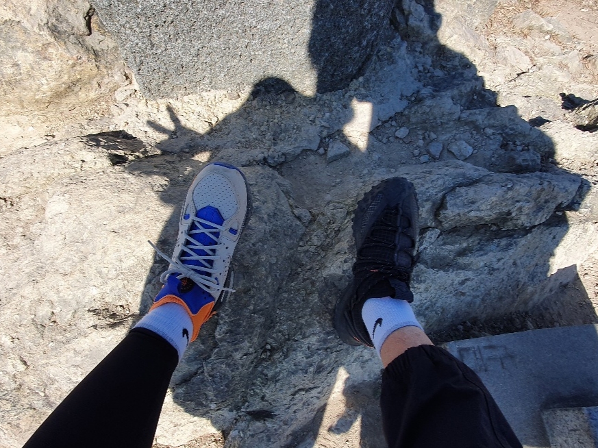 Nike ACG Air Mowabb Rattan Birch, Nike ACG Mountain Fly Low Anthracite 착용 스타일