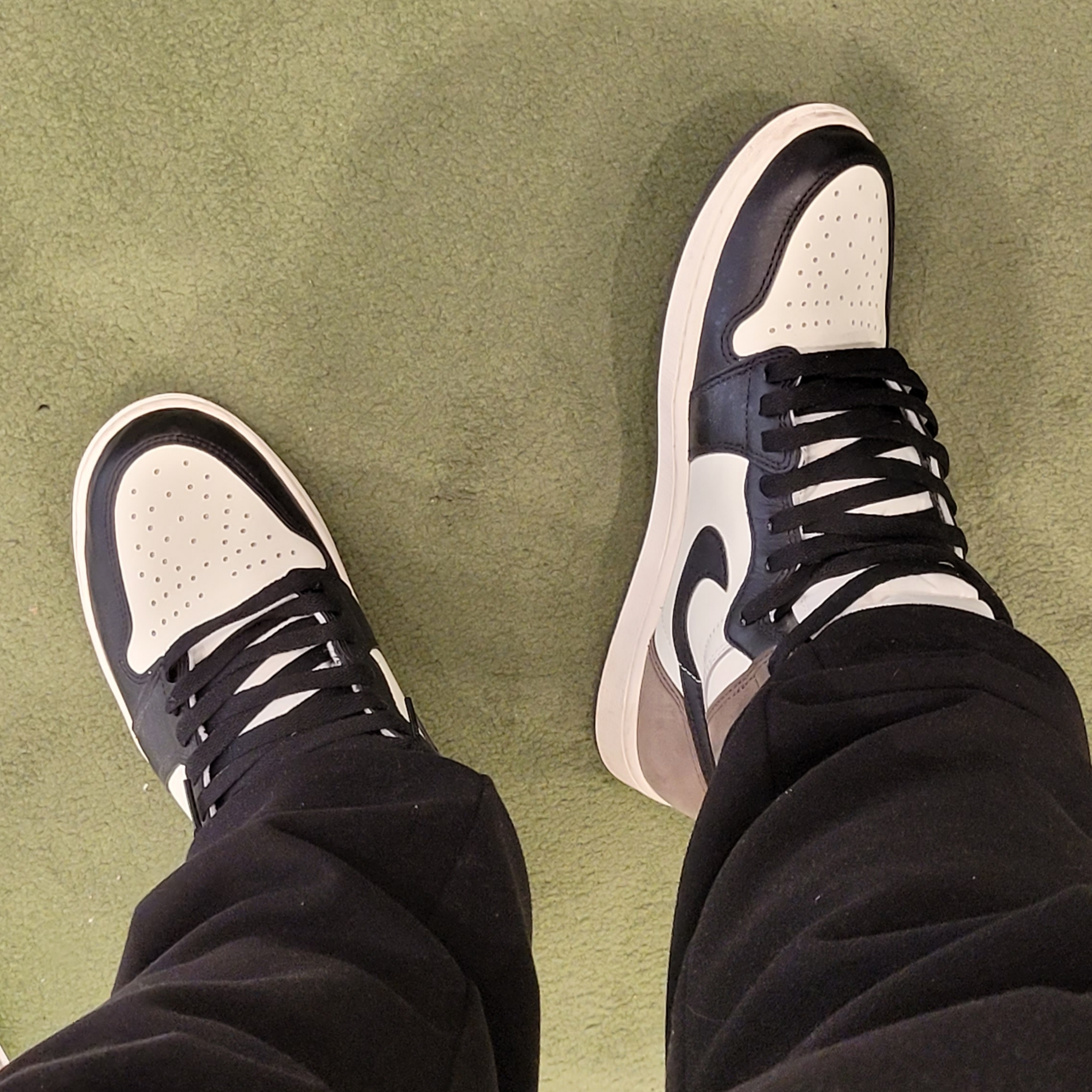 Jordan 1 Retro High OG Black Mocha 착용 스타일