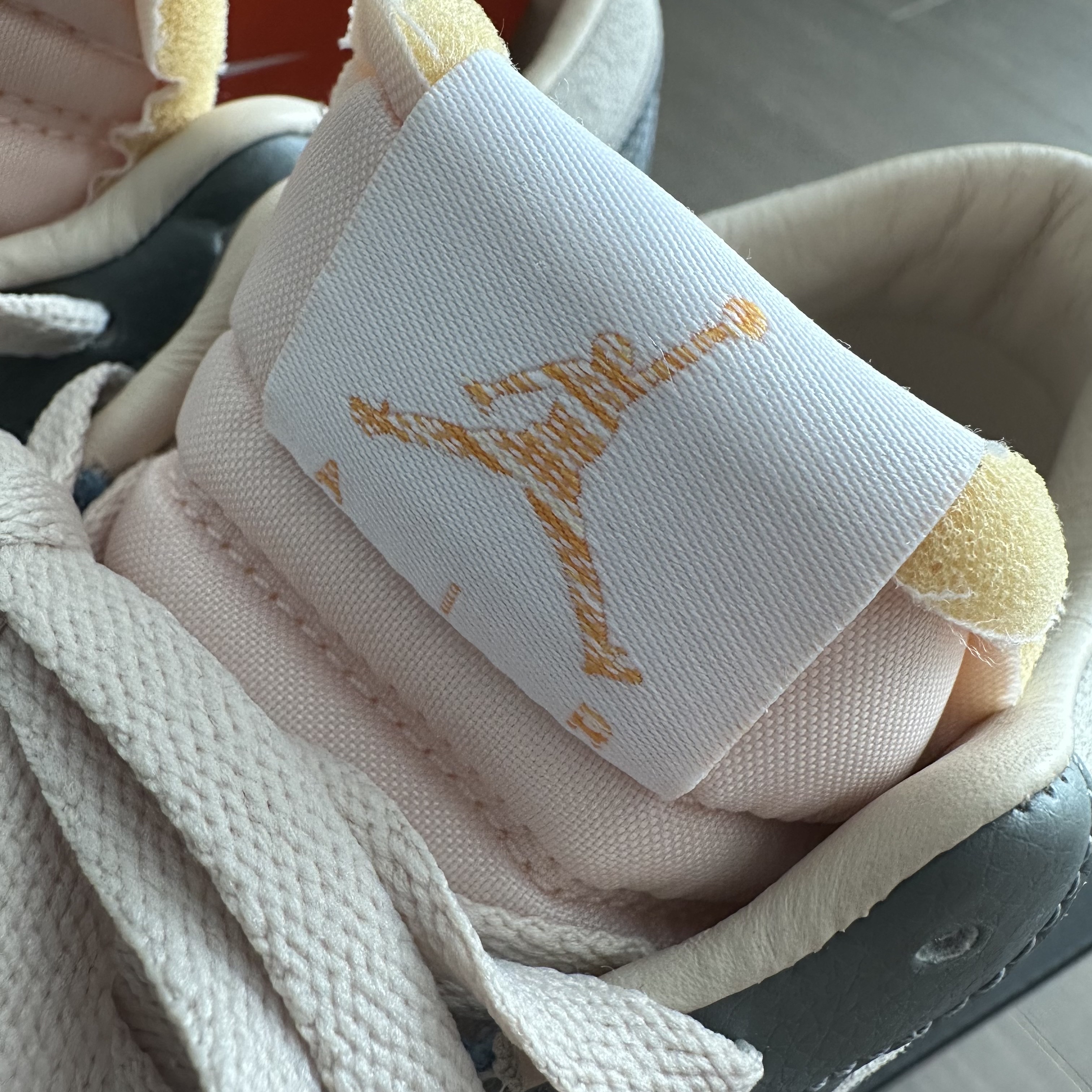 Jordan 1 Low SE Tokyo 96 착용 스타일 - 3