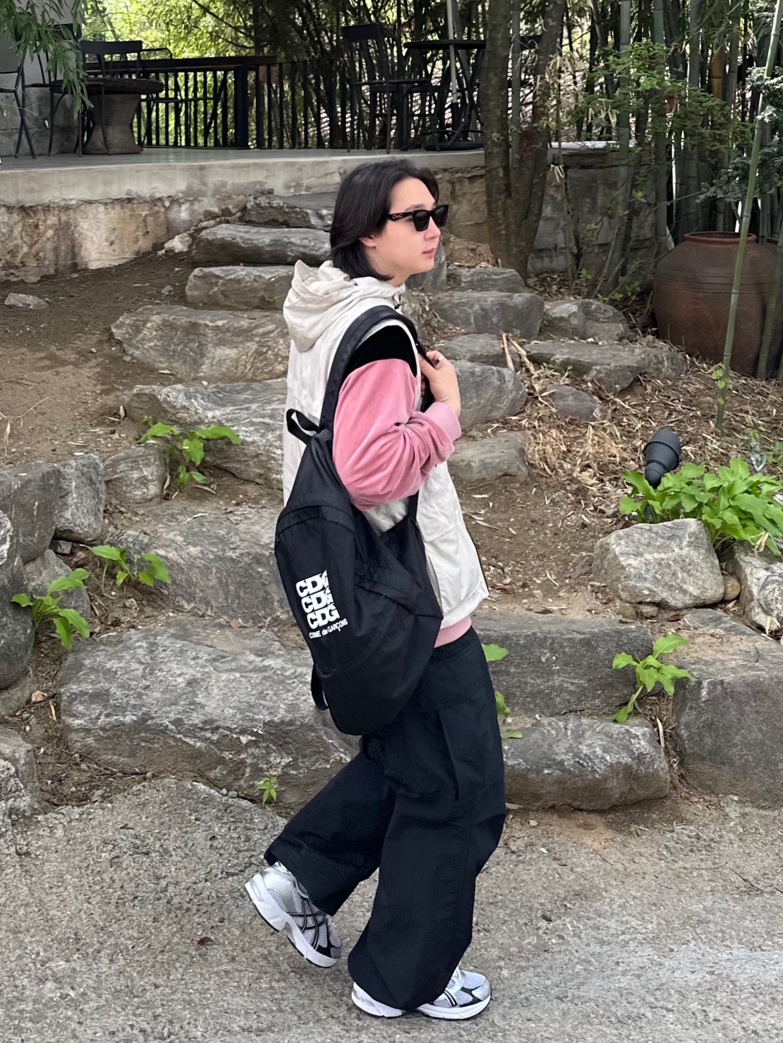 Asics Gel-1130 White Black, CDG Backpack Black 착용 스타일 - 3