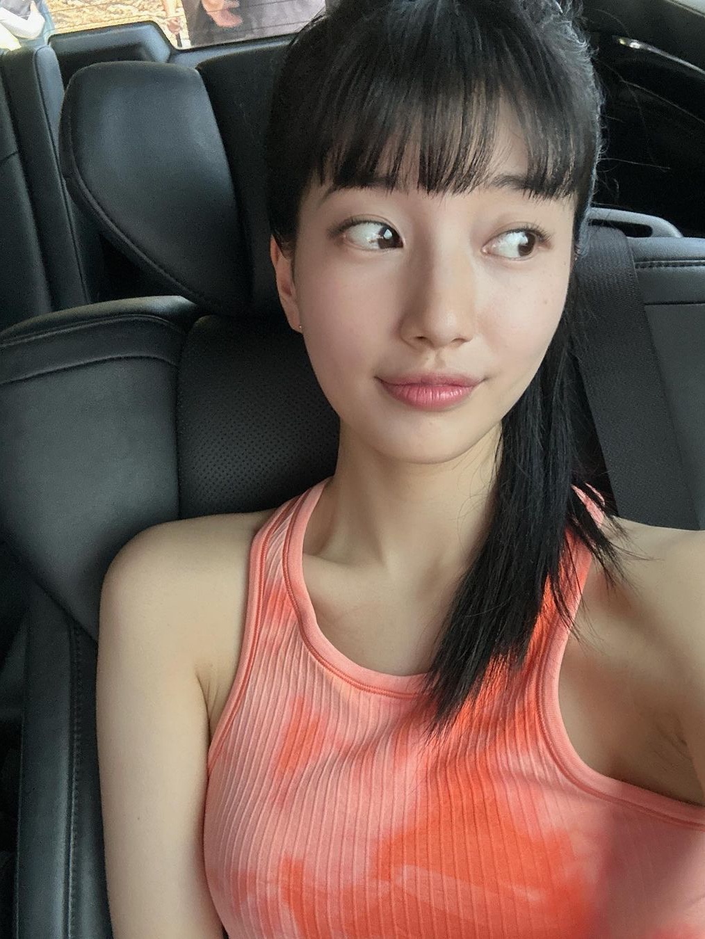 (W) Lululemon Ebb to Street Cropped Racerback Tank Top Marble Dye Sunny Coral 착용 스타일