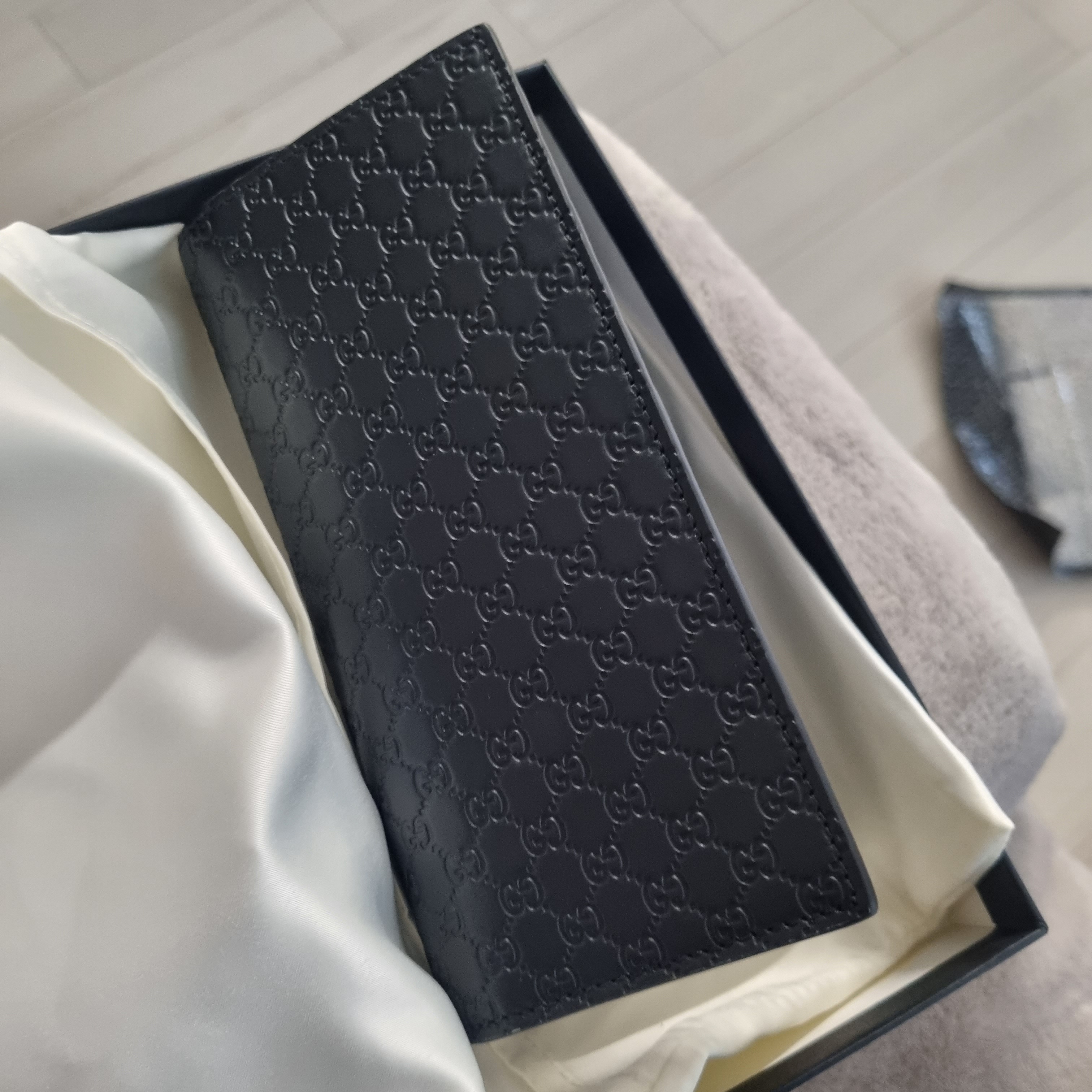 Gucci Micro GG Ssima Continental Wallet Black 착용 스타일 - 2