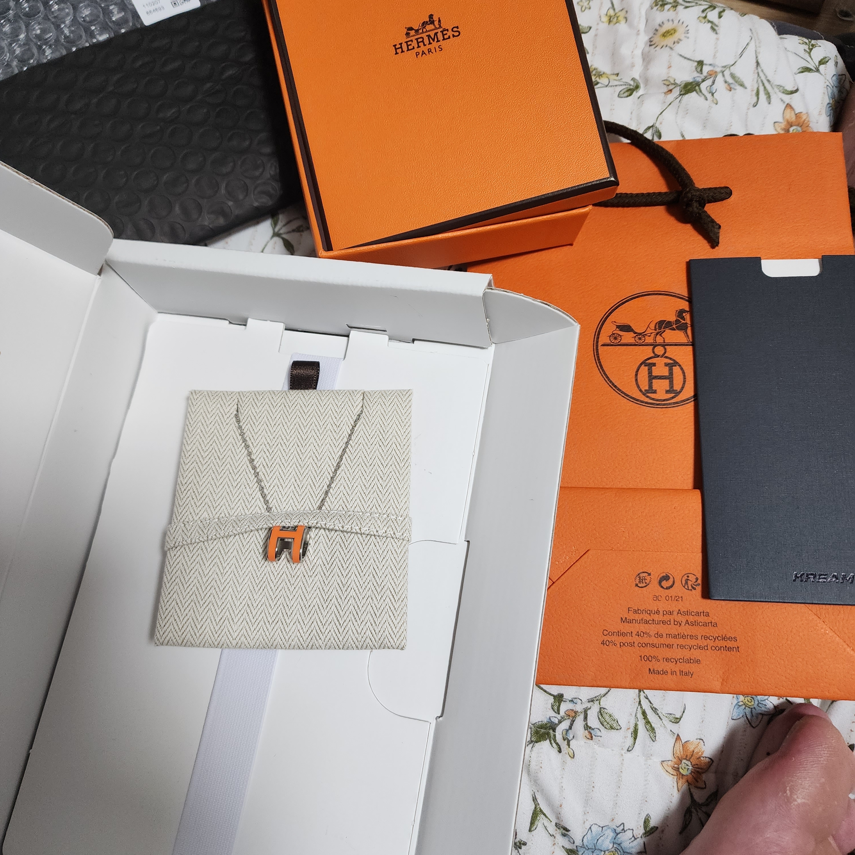 (W) Hermes Pop H Pendant Palladium & Orange Soie 착용 스타일 - 2