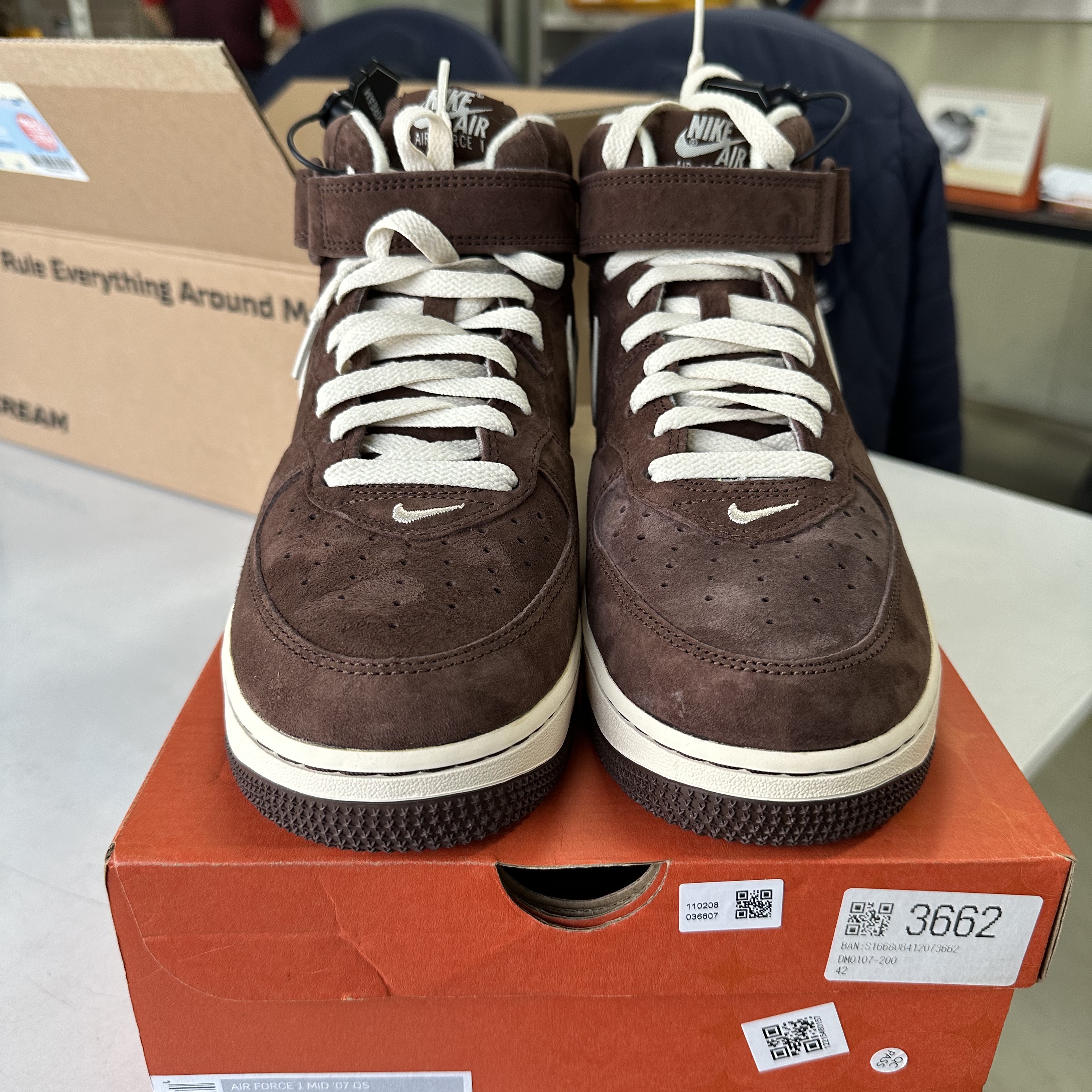 Nike Air Force 1 Mid '07 QS Chocolate 착용 스타일 - 1