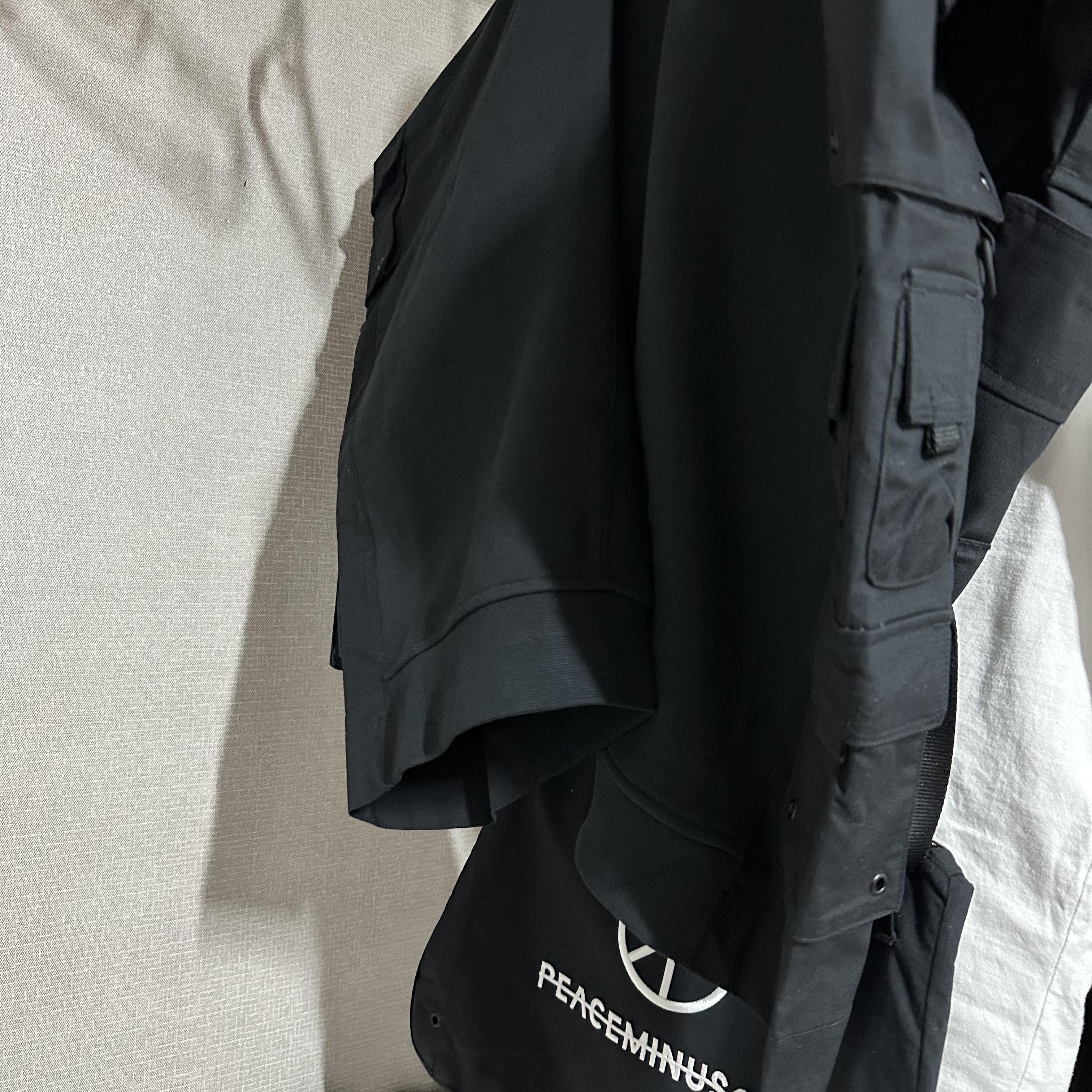 Nike x Peaceminusone Wide Pants Black (DR0096-010) 착용 스타일 - 2