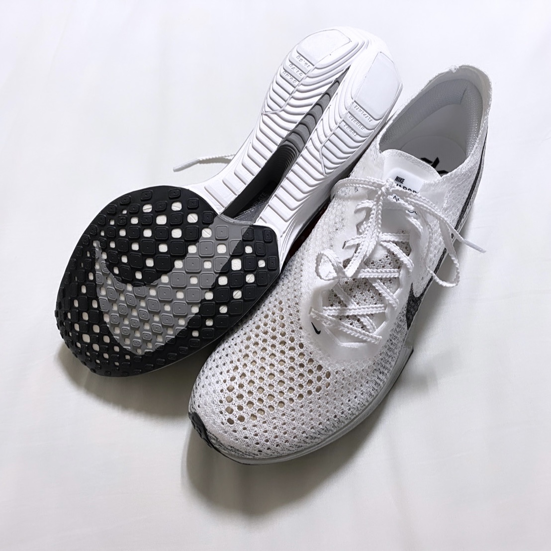 Nike ZoomX Vaporfly Next% 3 White Grey 착용 스타일 - 4