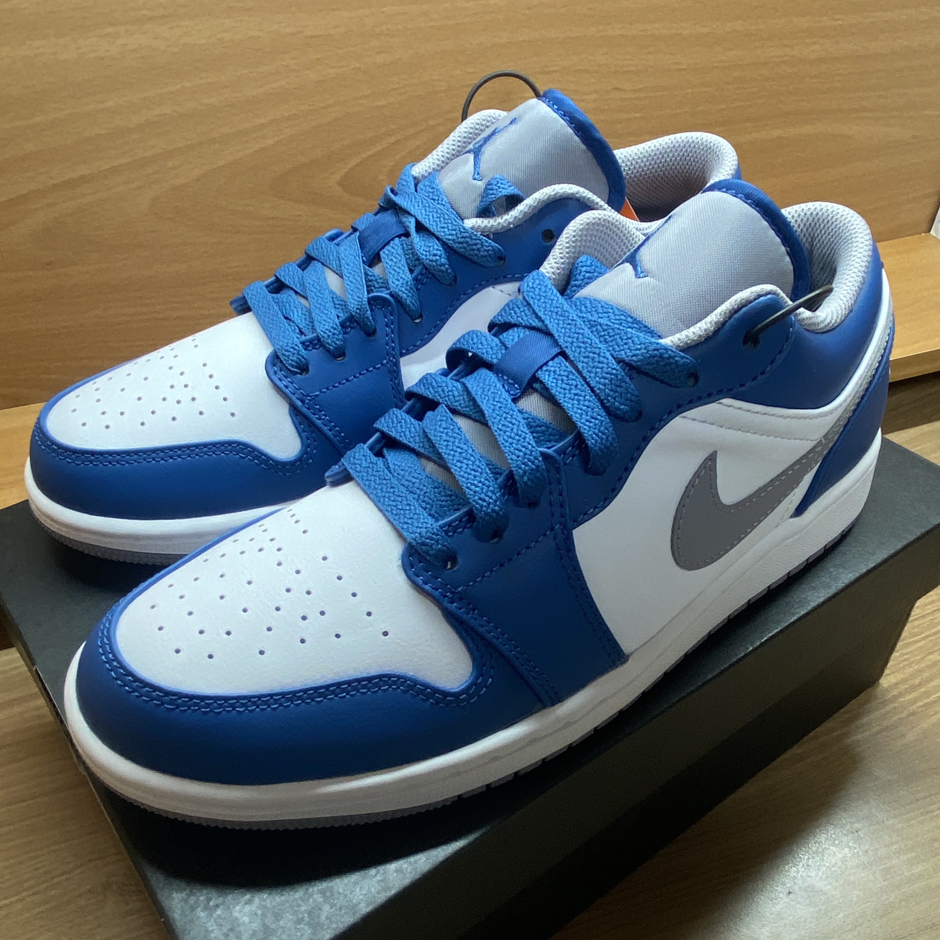 Jordan 1 Low True Blue Cement Grey 착용 스타일 - 1