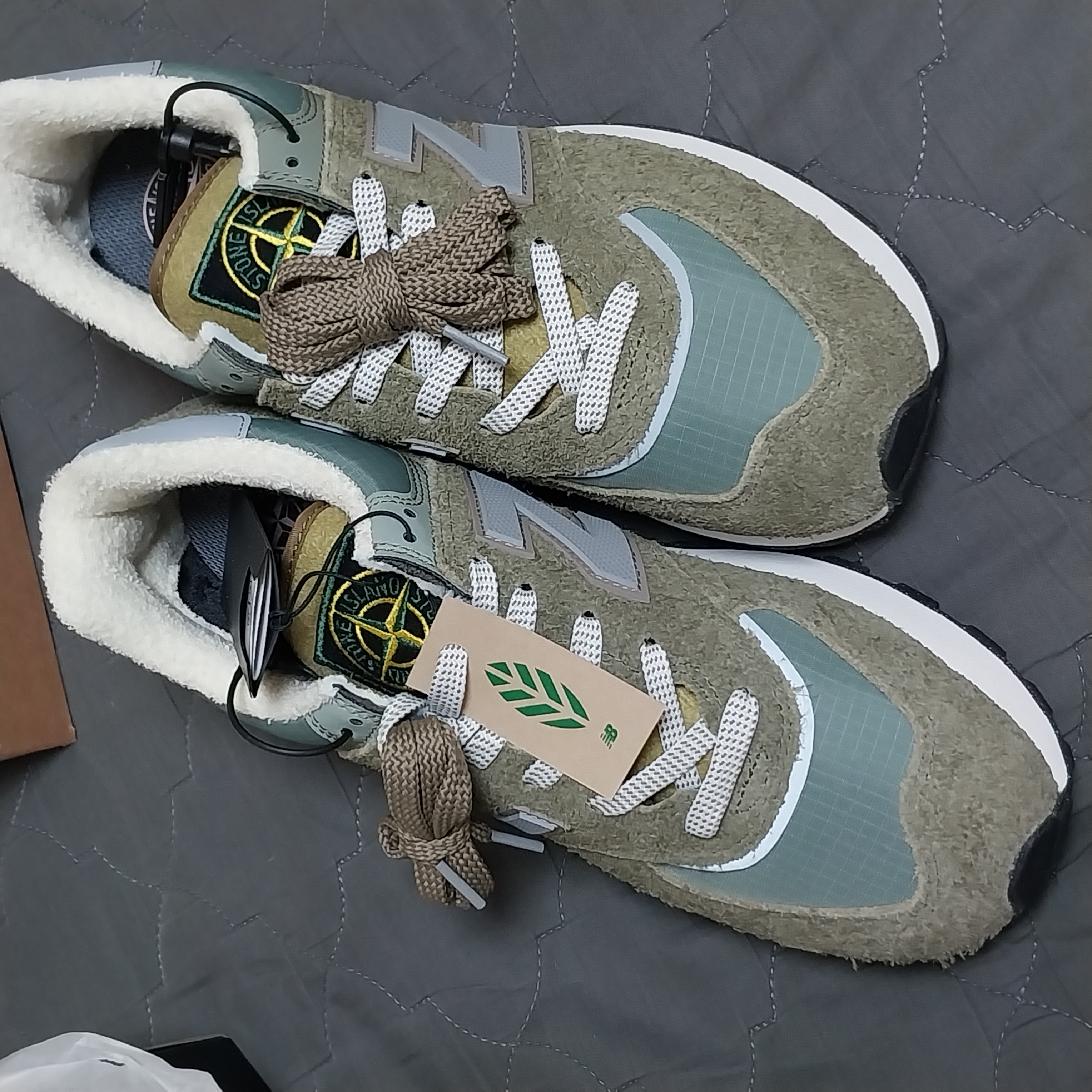 New Balance x Stone Island 574 Legacy Green 착용 스타일